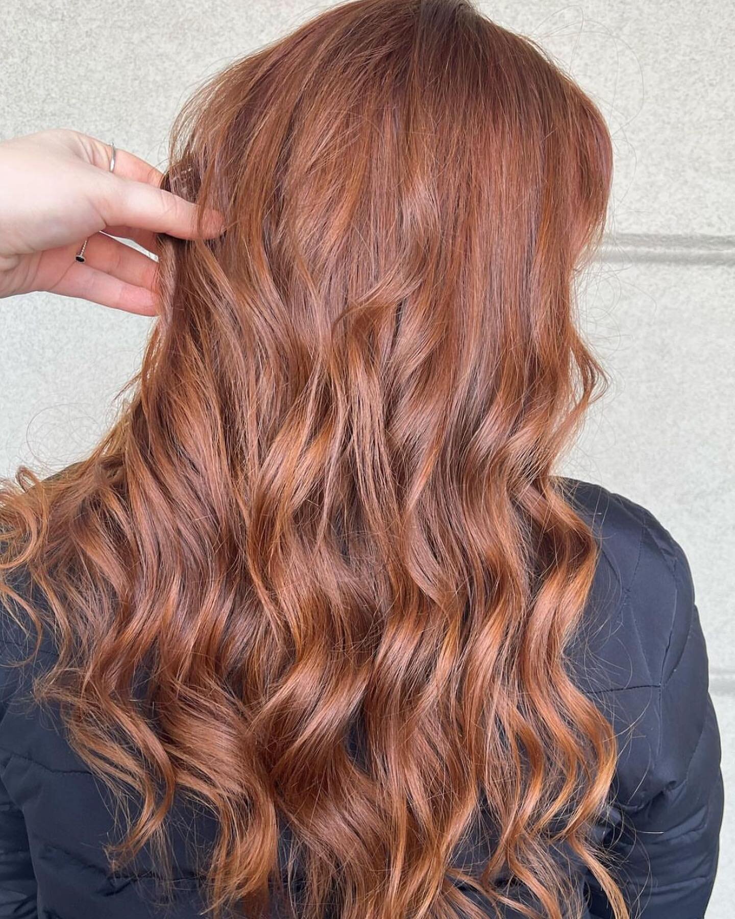 Beautiful color by @get.scissored 

She is accepting new clients 20% off for the month of February! For booking go to staturesalon.com