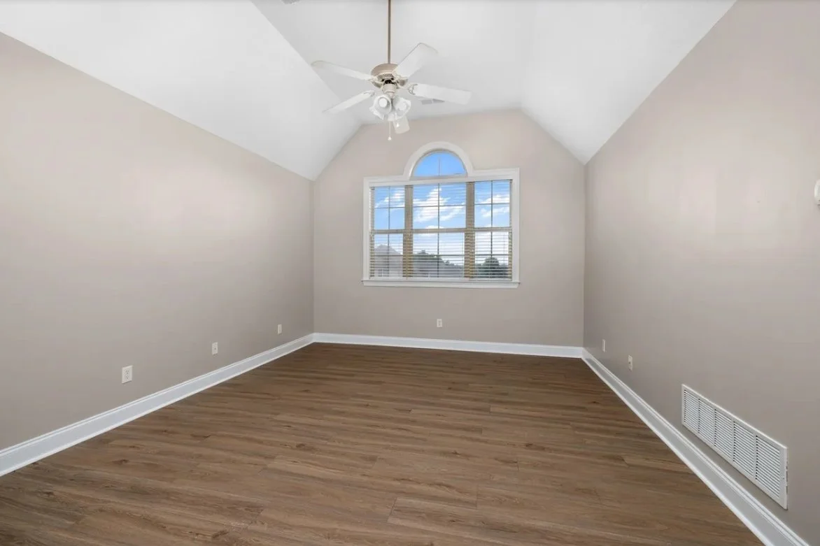 Screenshot_14-10-2025_215754_www.realtor.com.jpeg