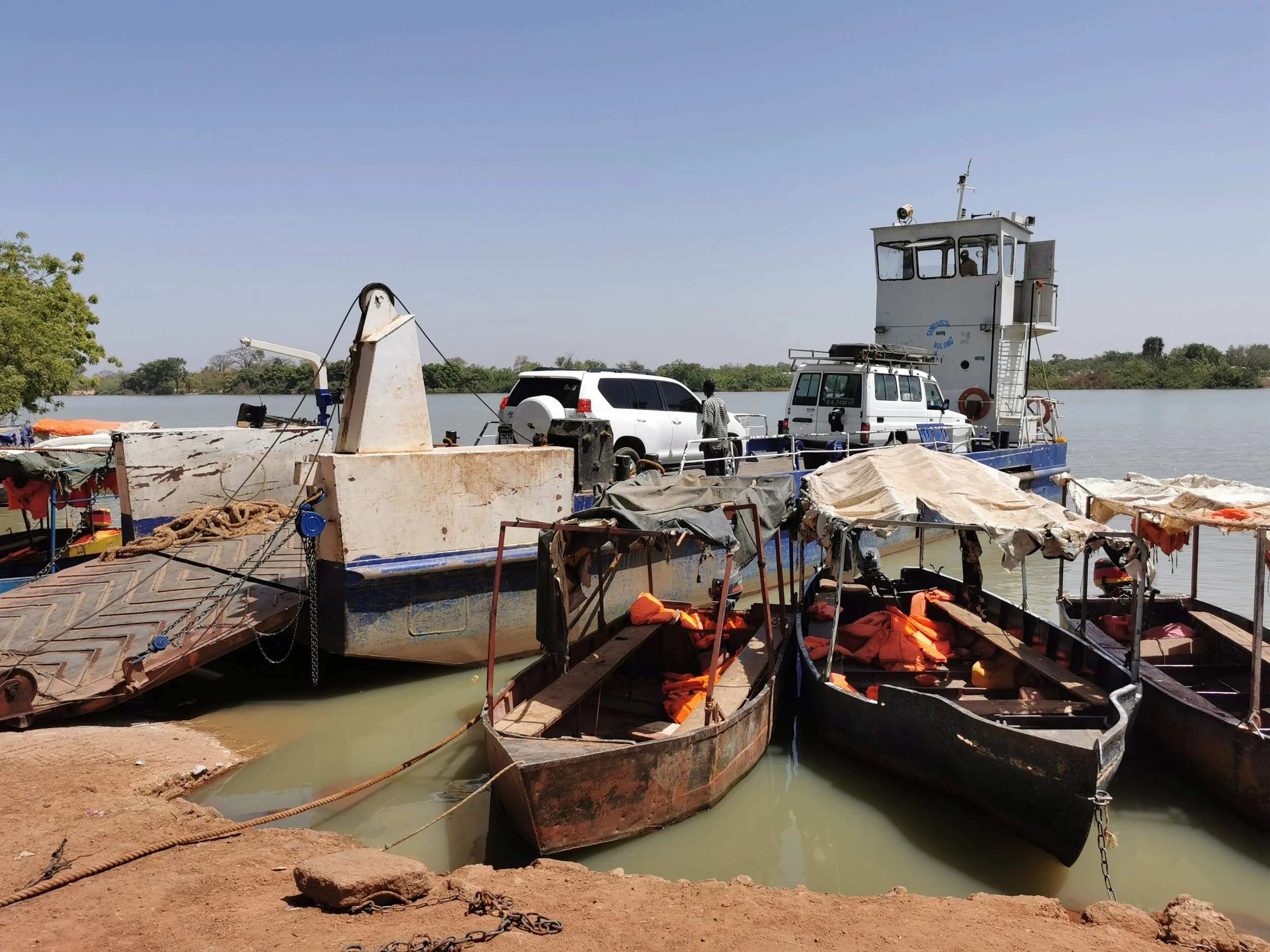 Gambia River Crossing. Janjanbureh.jpg