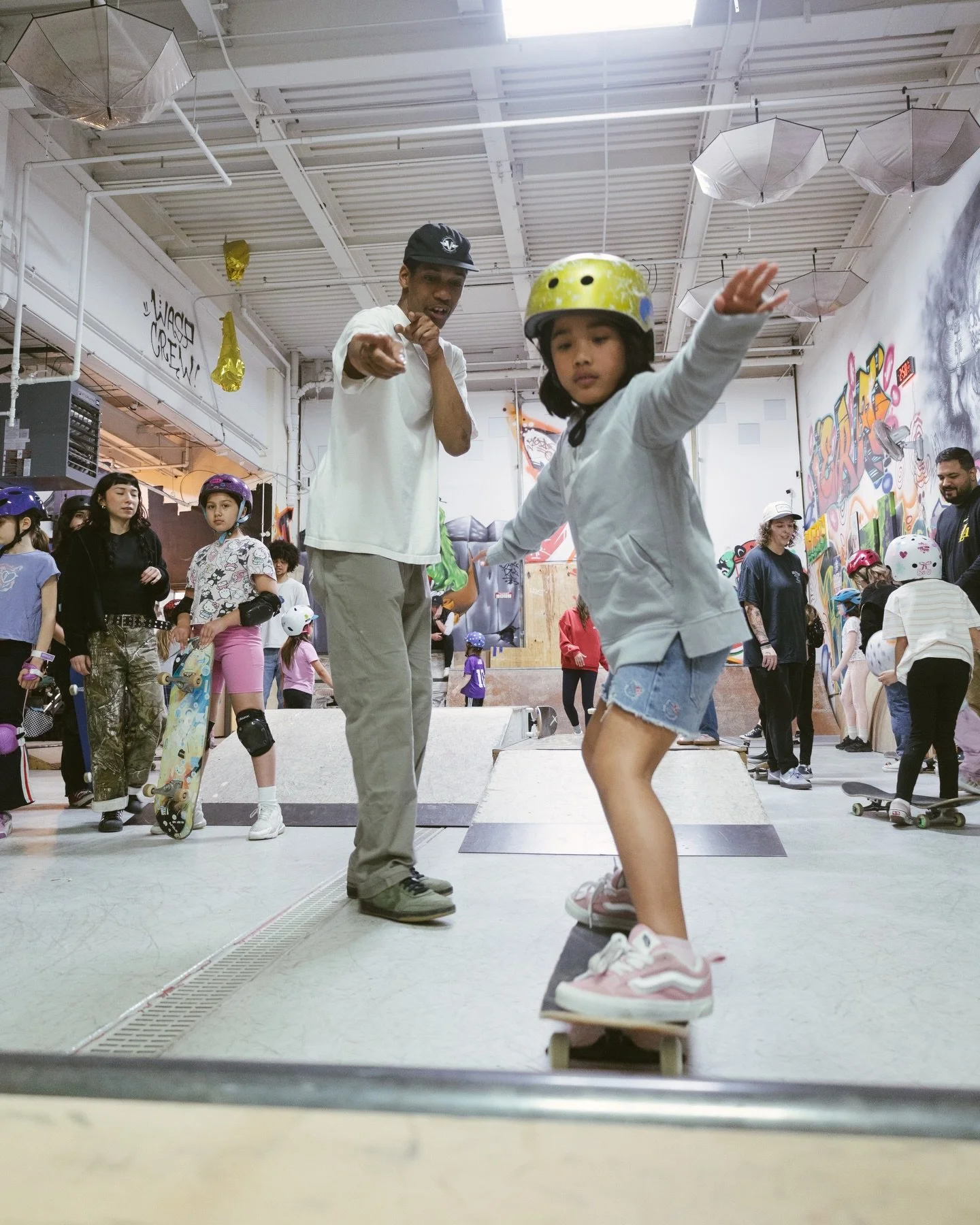 🏙️ CHICAGO, this one means everything to us.
Our GIRLS (ONLY) SKATE CLINIC is officially becoming a regular space. A place where girls can show up, feel seen, build confidence, and just be free on their boards 💫

Tell your daughters. Tell your frie