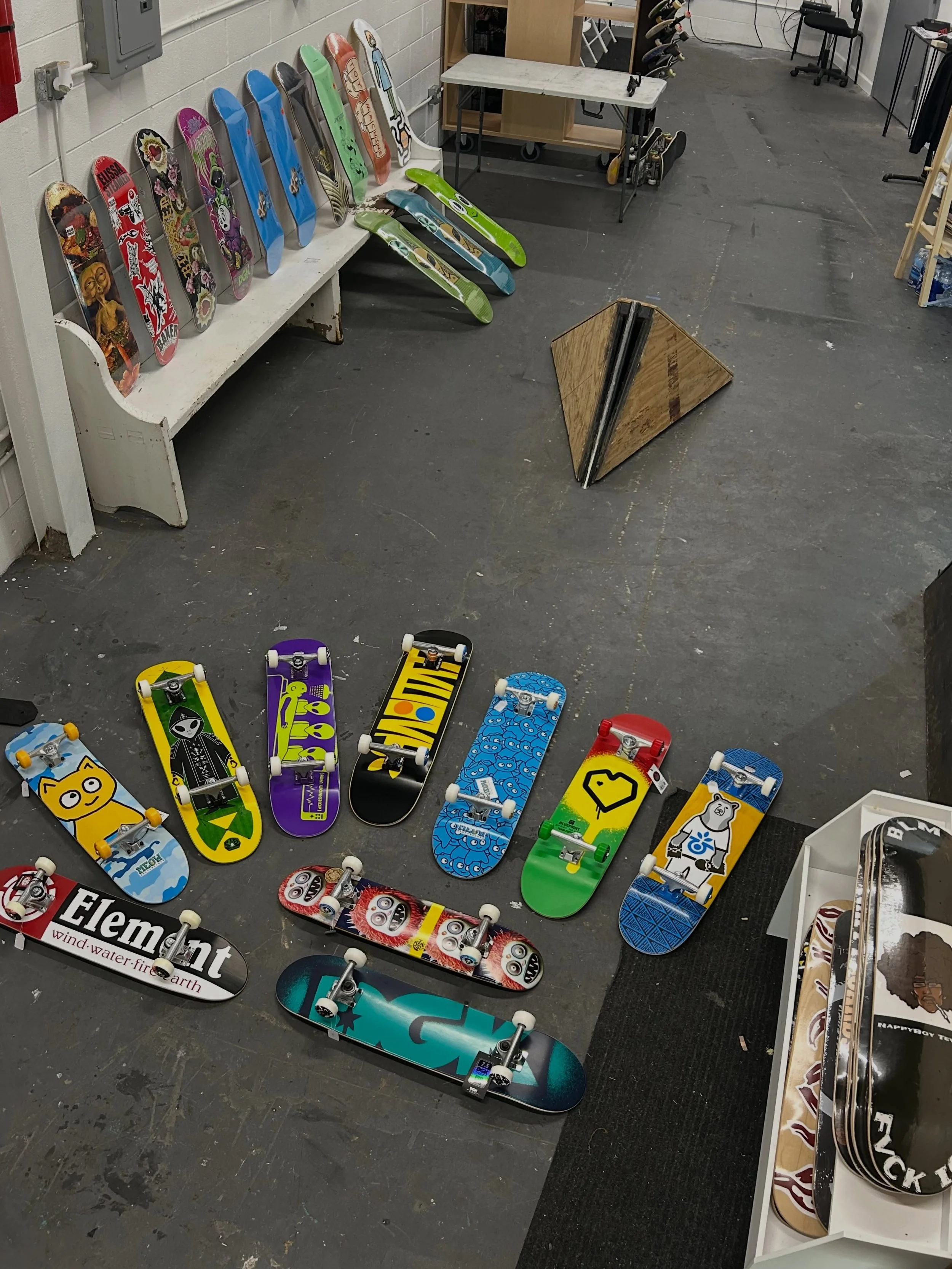 got some things in today?

members receive 10% off everything. 🛍️🛹

🔥🔥book now | save now🔥🔥

#❤️skateboarders #kids #children #skate skateboardingisfun skateeverydamnday chicago chicagoskateboarding chicagoskateboardinglessons kidsfashion skate