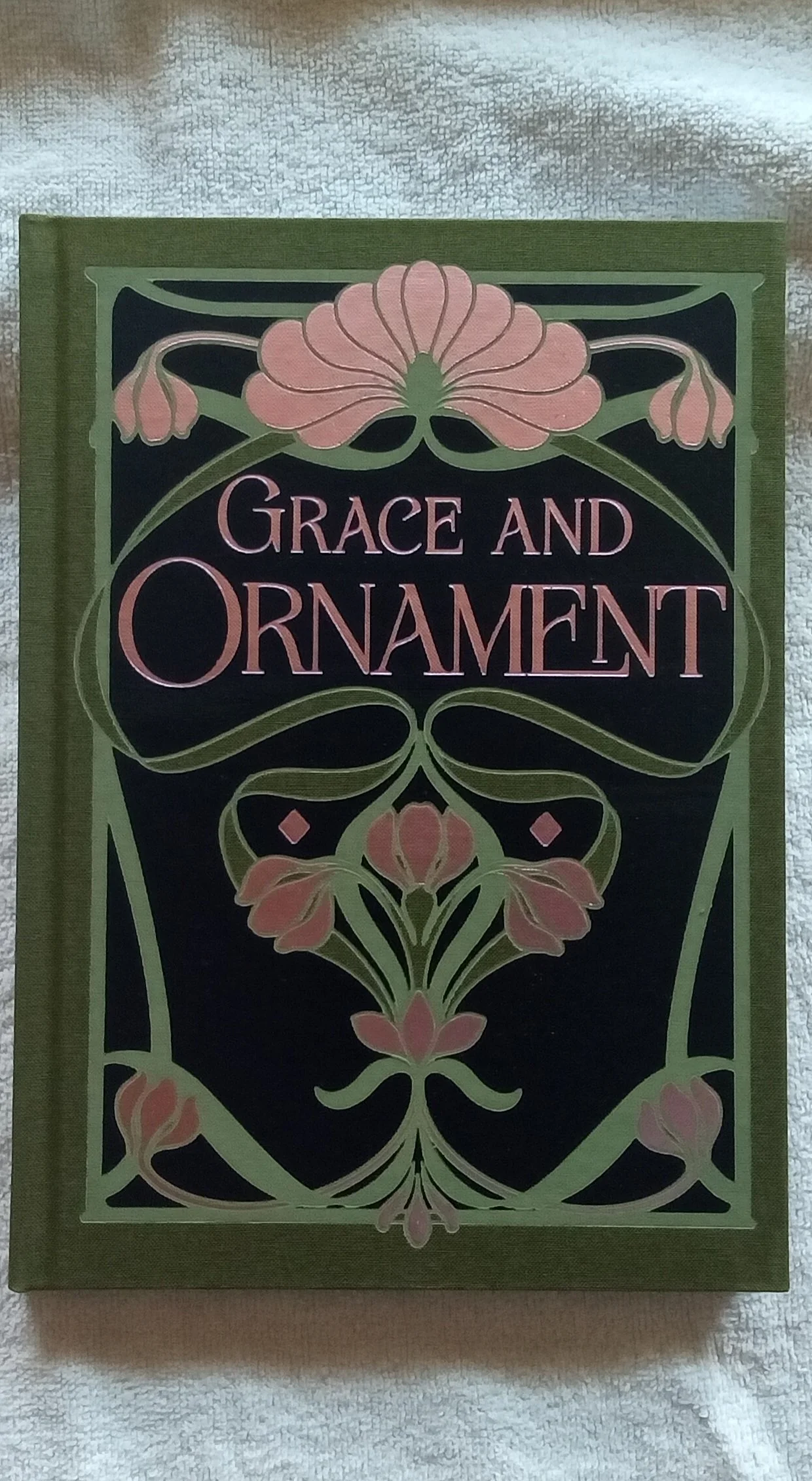 GRACE AND ORNAMENT, Valelovette