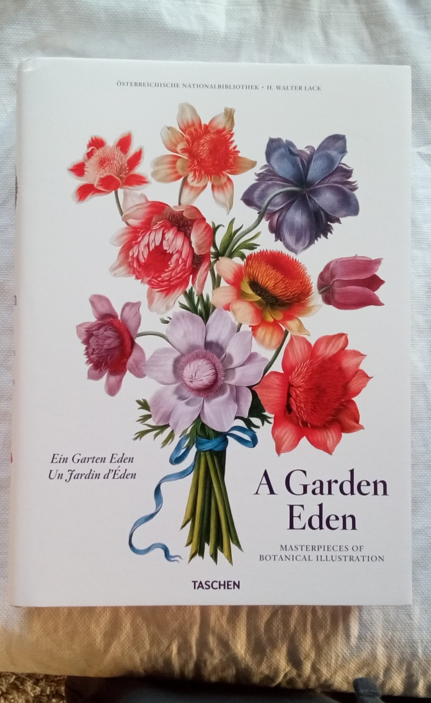 A Garden Eden. Masterpieces of Botanical Illustration (Multilingual Edition)