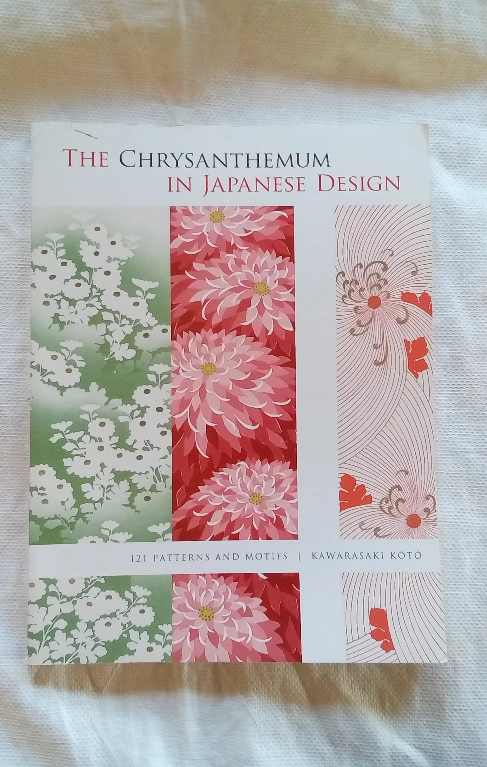 The Chrysanthemum in Japanese Design: 121 Patterns and Motifs