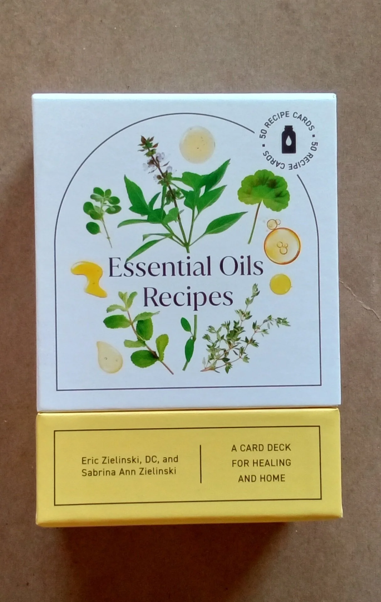 Essential Oils Recipes: A 52-Card Deck for Healing and Home: 50 Recipes