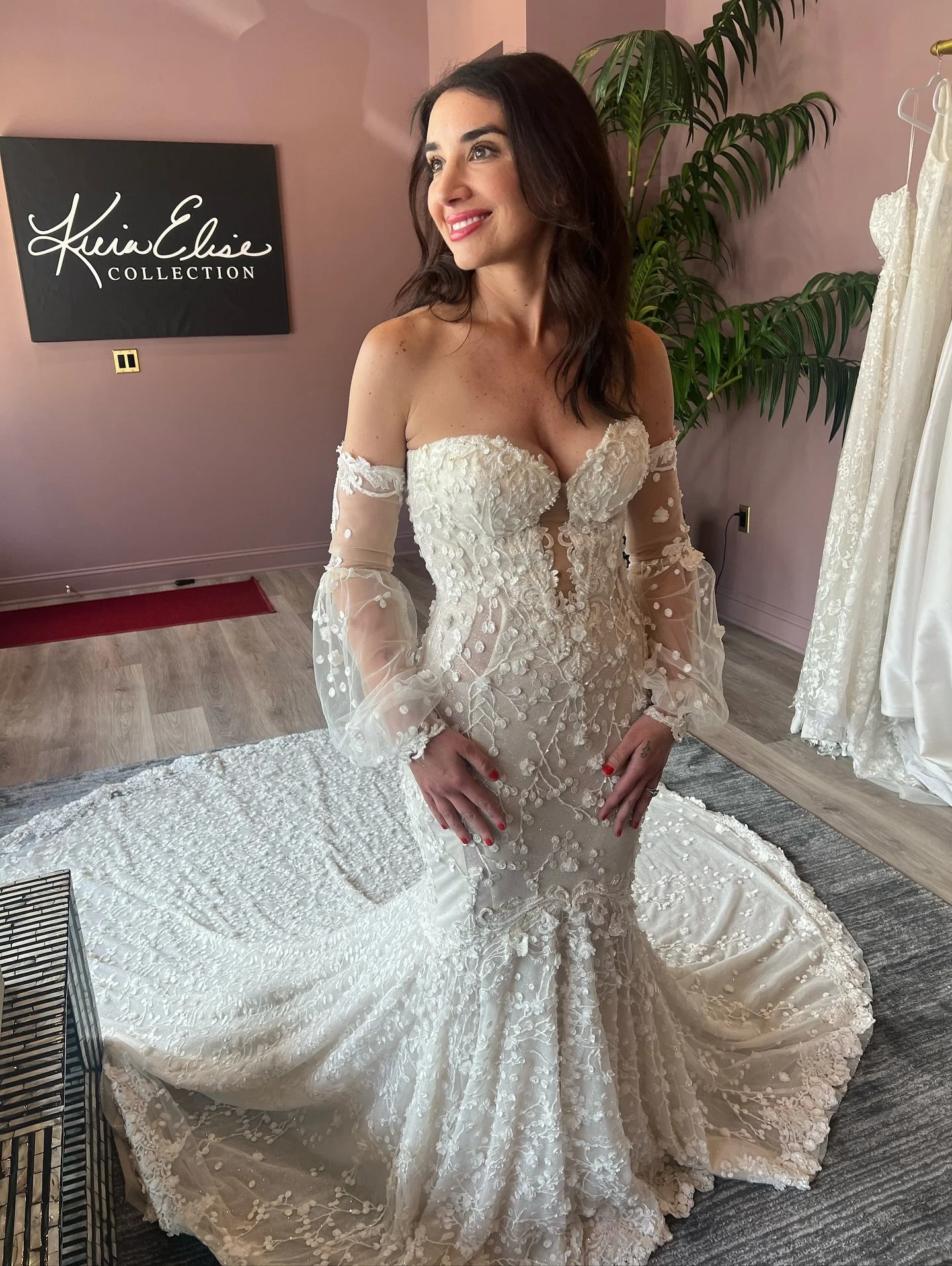Find your dream @galialahav at @thedesignersamplestudio πππ«Άπ»
#galialahav #galialahavbride #galialahavdress #weddinginspo #thedesignersamplestudio #kieraelise #weddinggownshopping #newjersey #njbride #pabride #sayyestothedress #shopthelook #thedr