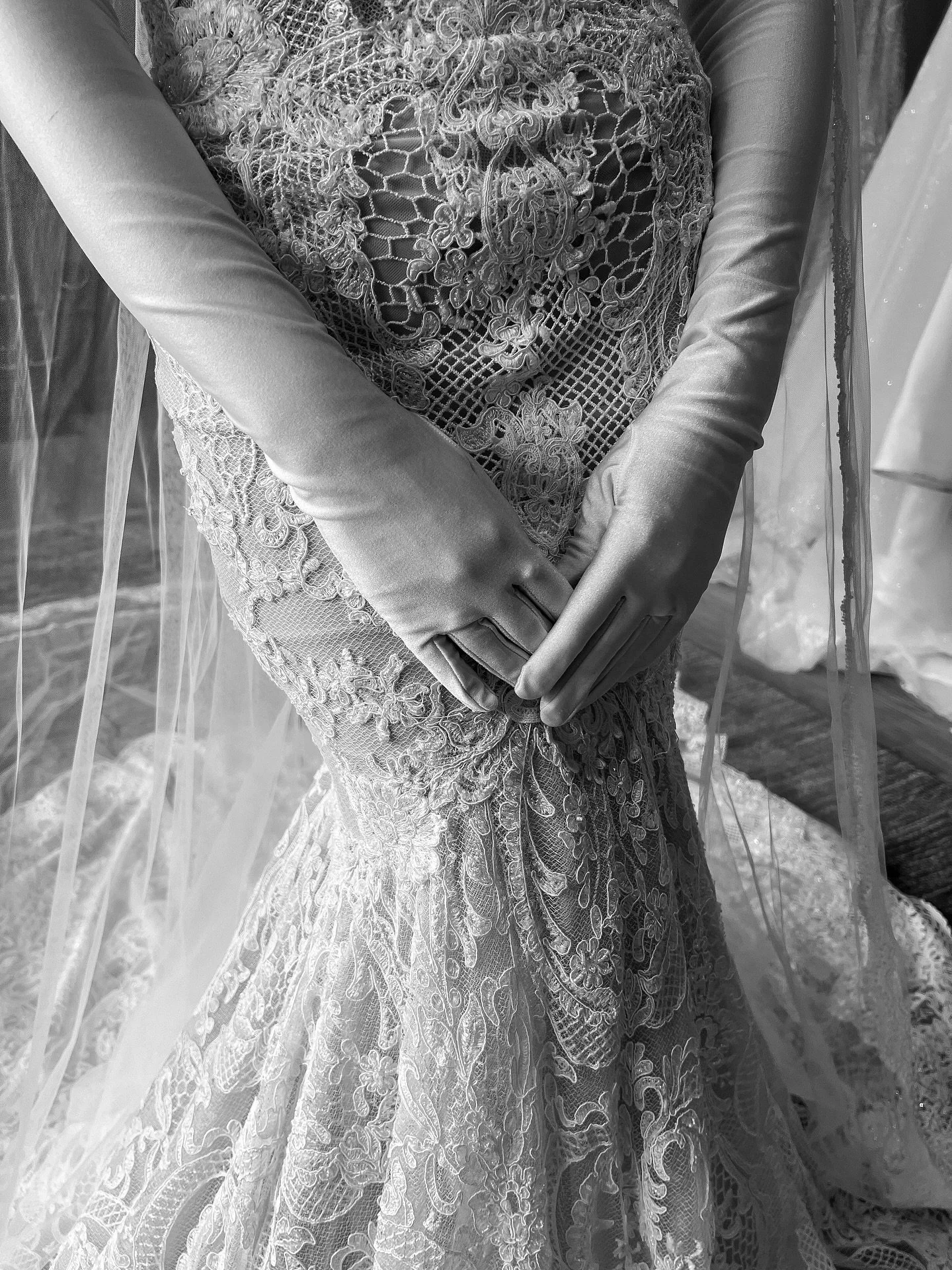 The beauty in the details πβ¨πͺ‘
@galialahav 
@_gmbr 
@thedesignersamplestudio 
#kieraelise #thedesignersamplestudio #samplesale #designerbridalgowns #galialahav #galialahavbride #sayyestothedress #bride #weddinginspo