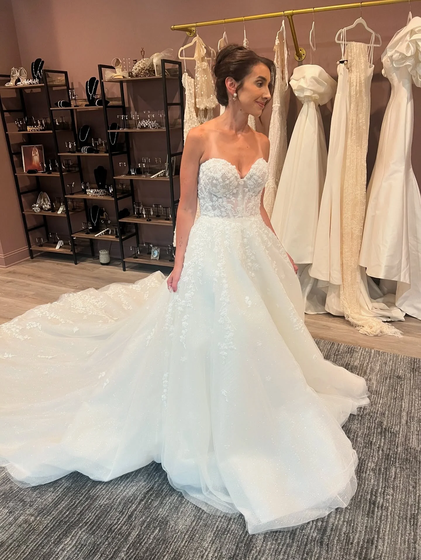 Looking for your dream gown? We have you covered! This brand new with tags @martinalianabridal is waiting for you at The Designer Sample Studio! ππ°π»‍βοΈπ
Gown: @martinalianabridal / @thedesignersamplestudio 
Model: @gmbr
Hair: @suave_haus 
Ma