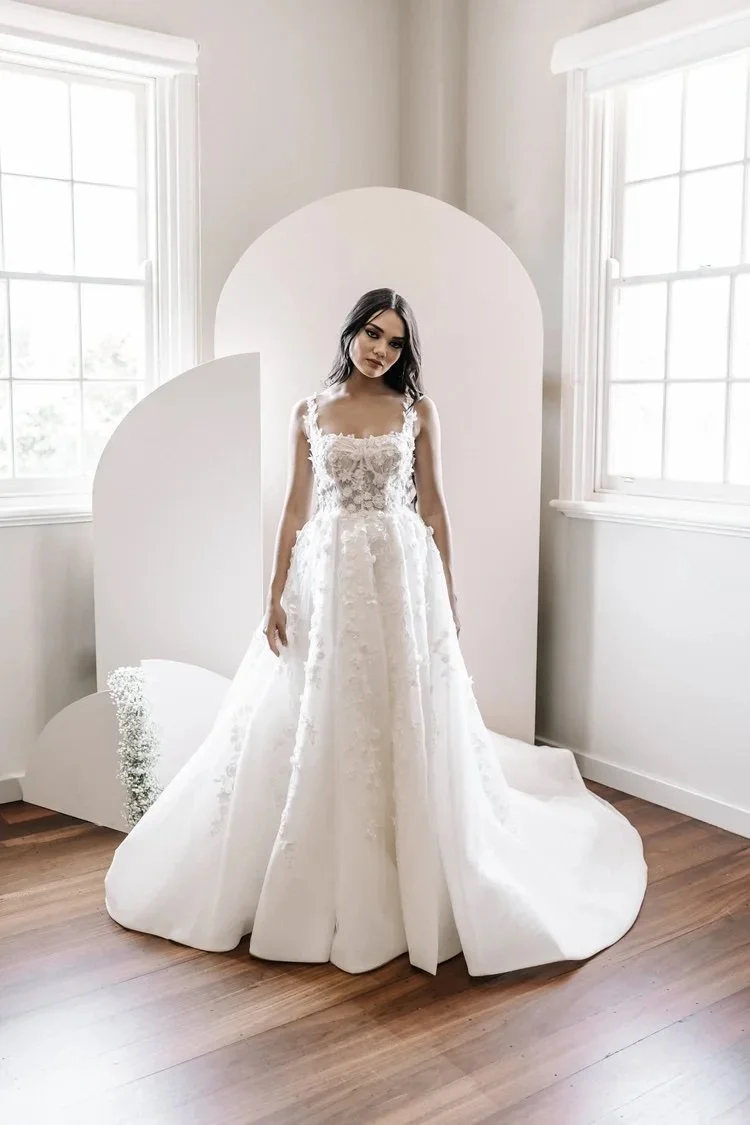 Elysian Bridal "EB8639-1Z" (Size 2)