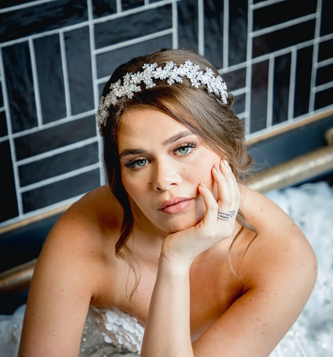 Amani Tiara (Silver & White)