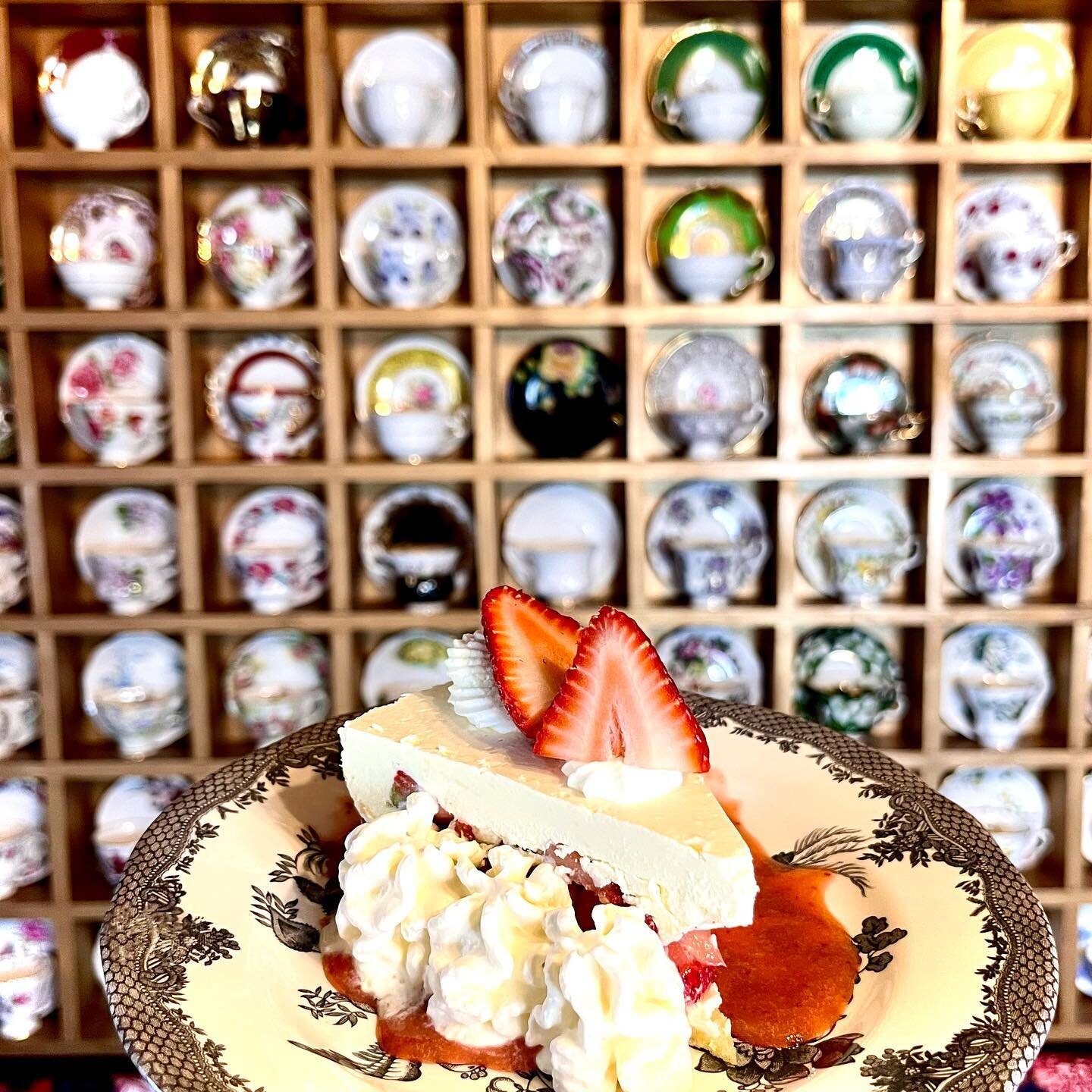 Notre FRAISIER est notre dessert sp&eacute;cial cette fin de semaine! Venez l&rsquo;essayer!

Our famous #fraisier is back as a weekend special! Come try it out!