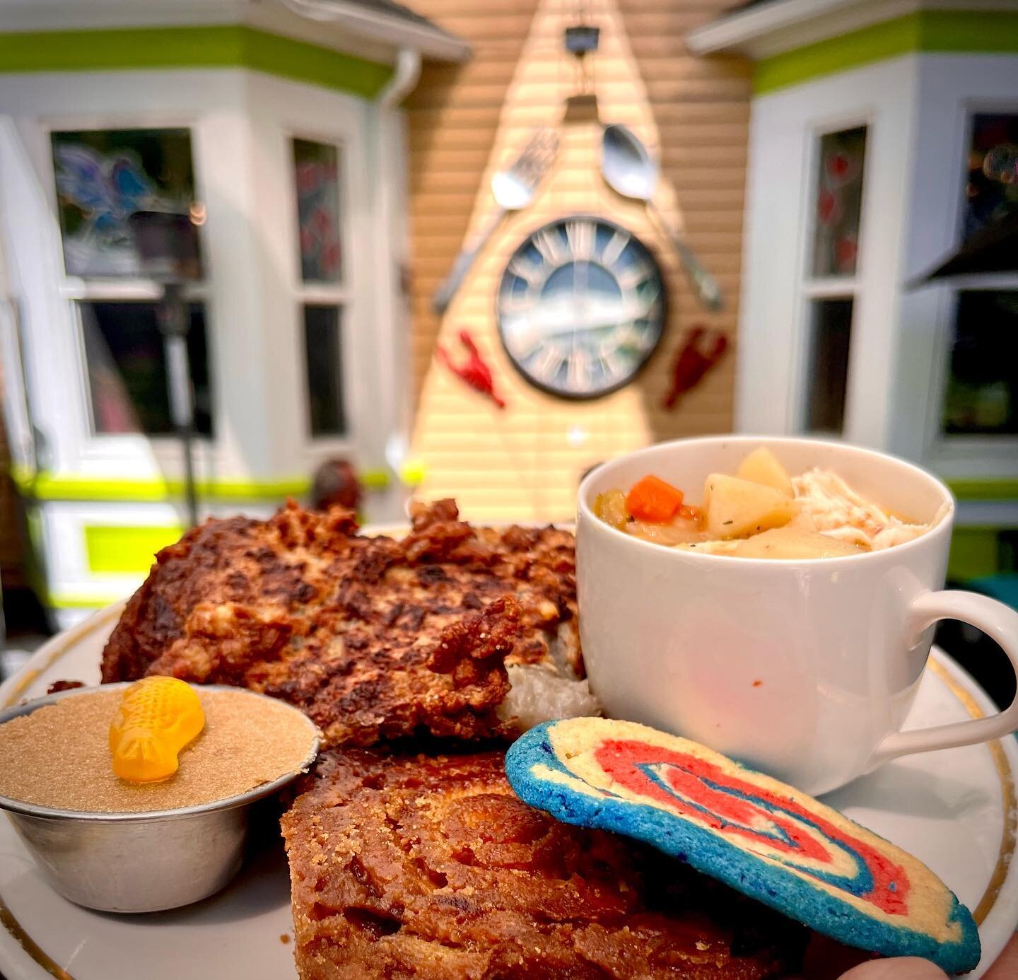 Special du Quinzoo! Un r&acirc;p&eacute; Acadien, un pet de s&oelig;ur, un cookie au sucre,, pi un p&rsquo;tit Fricot! $20 😊