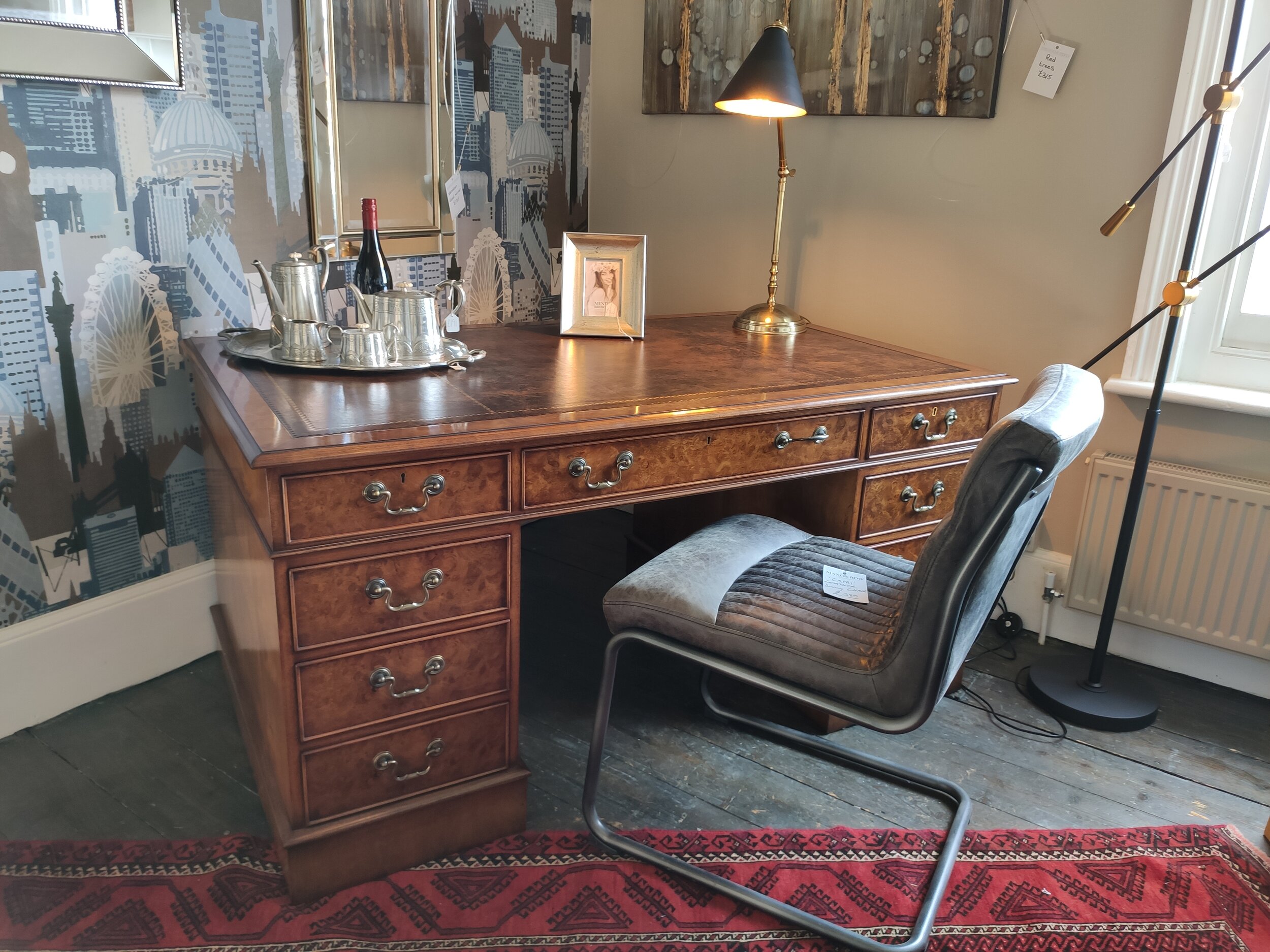 Pedestal Desk in Burr Walnut