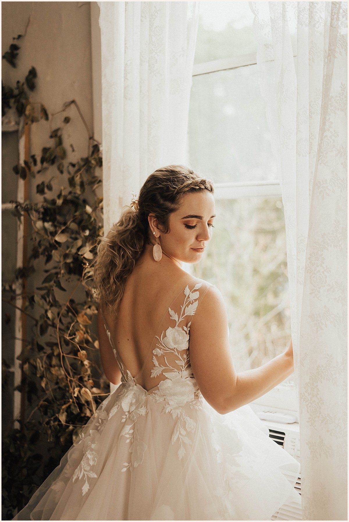 Modern Wedding Portraits at The Carrington in Buda | Lauren Parr Photography | Austin Wedding Photographer
