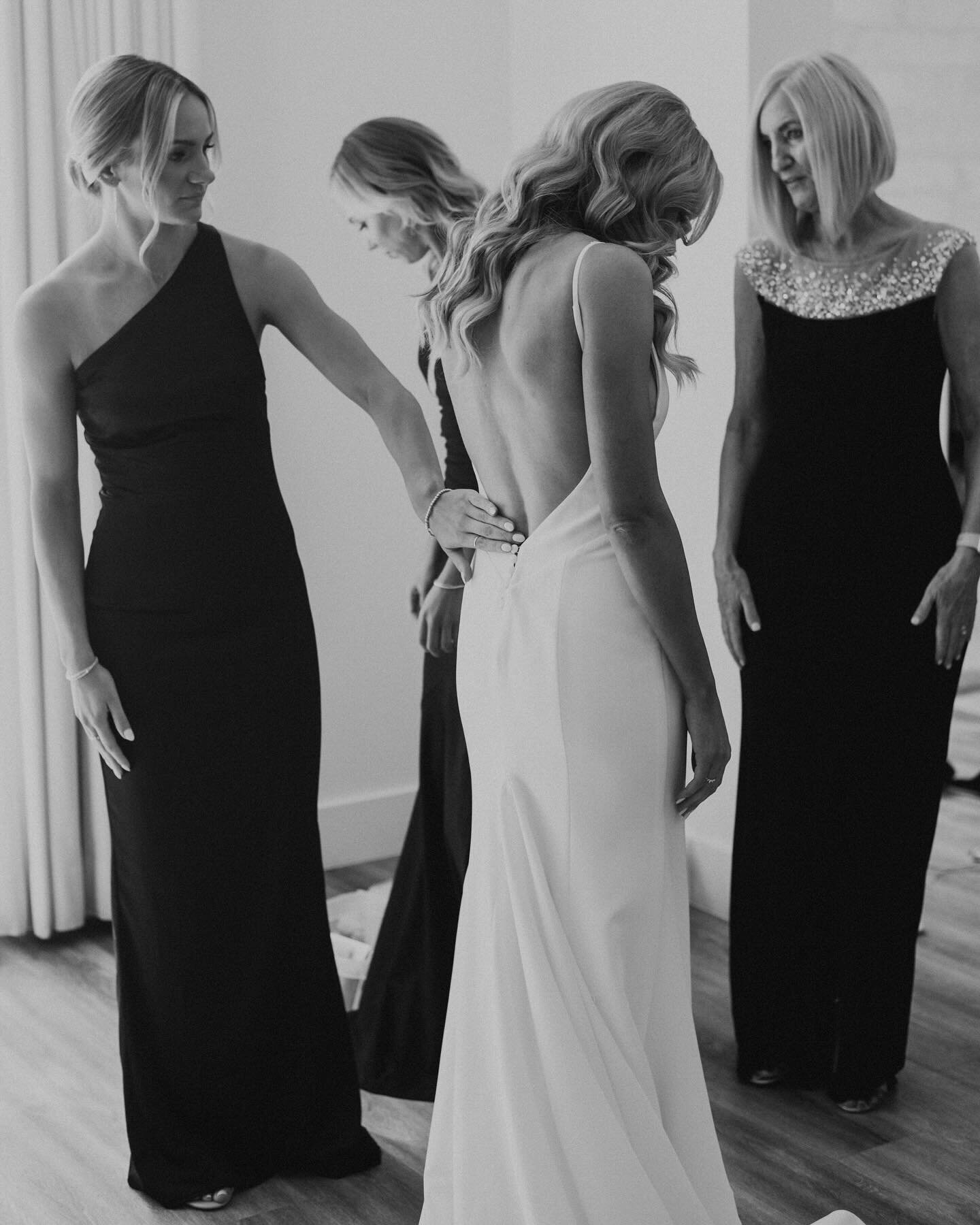 Kelsey getting ready with her mom and sisters. 🤍

Lead photographer @laurenparrphotography
2nd photographer @burken.co
Planning @simplyxoevents
Venue @eventsatthearlo
Florals @forsythiaflorals 
Catering @austincatering
DJ @hyperhythm
Hair/MUA @lolab