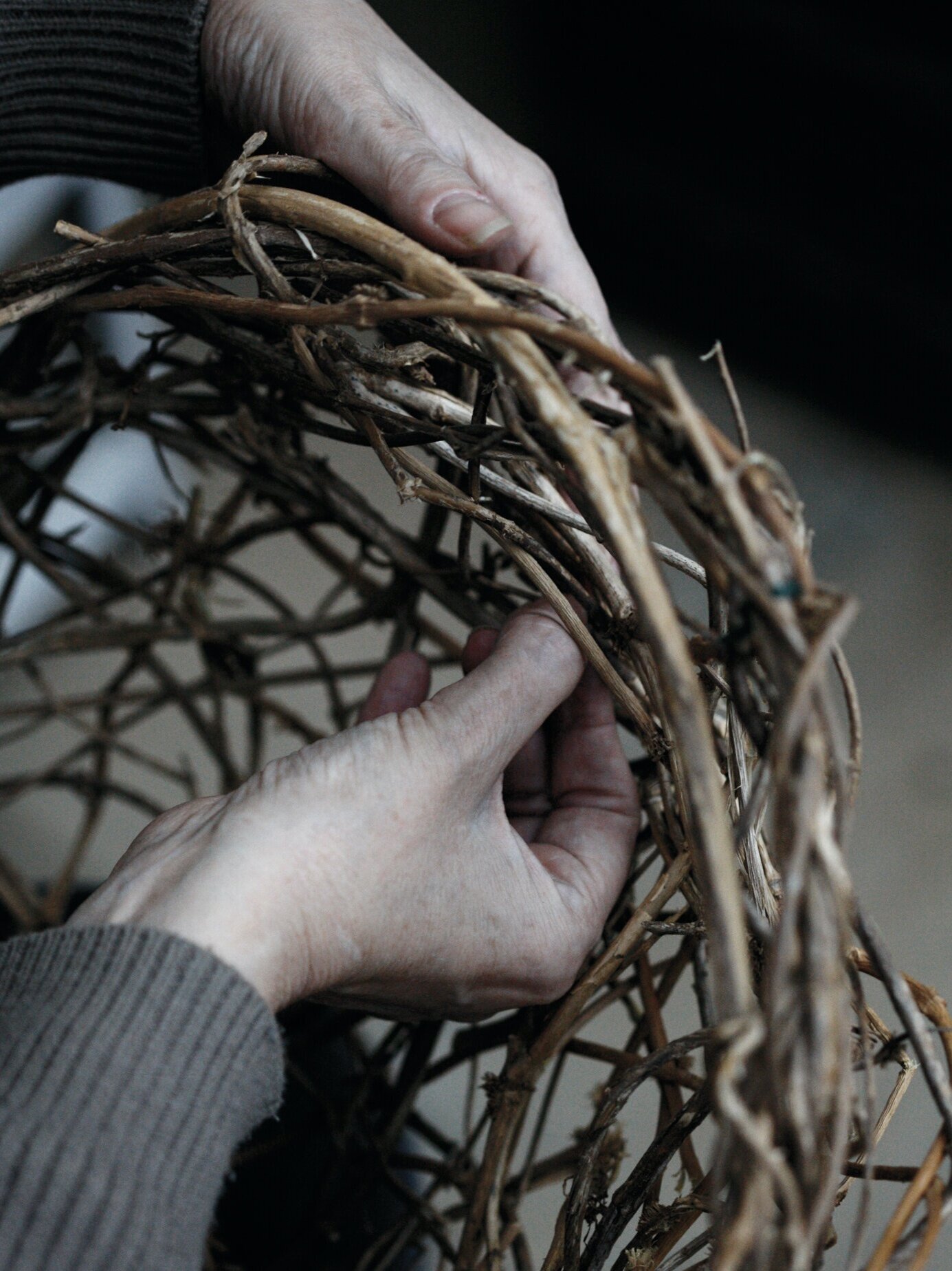 RANDOM+THATCH+-+Jo+weaving.jpg