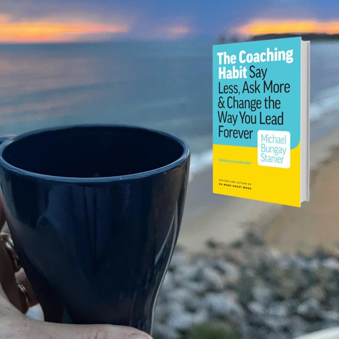 How to lead with questions and unleash the potential of your employees in the process? 🚀 

📘 In Michael Bungay Stanier's The Coaching Habit, coaching becomes a regular, informal part of your day so managers and their teams can wok less hard and hav