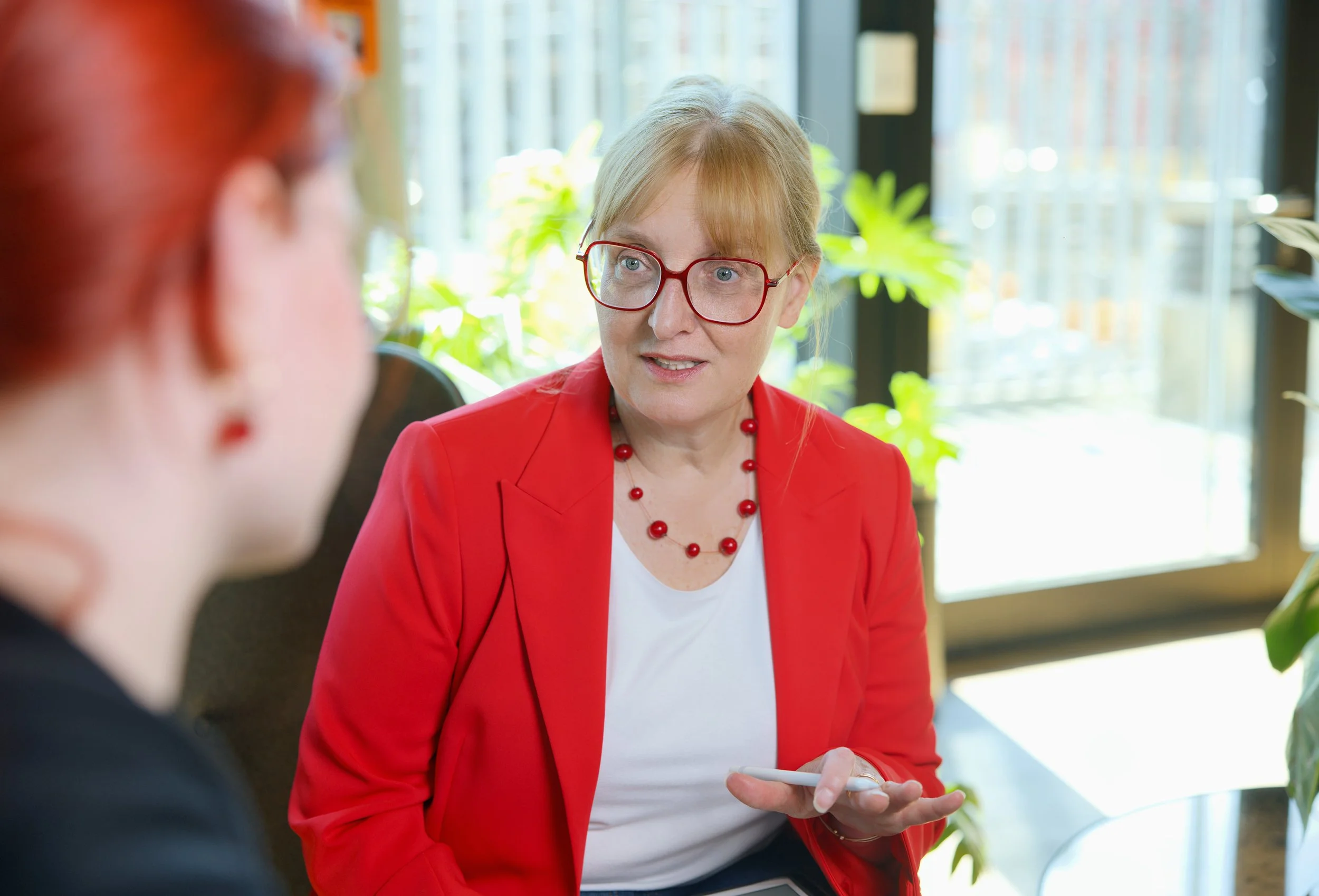 Katharina Engelhardt ist Karriere- und Führungscoach, Executive Transition Coach, Gründerin von The Female Shift Atelier