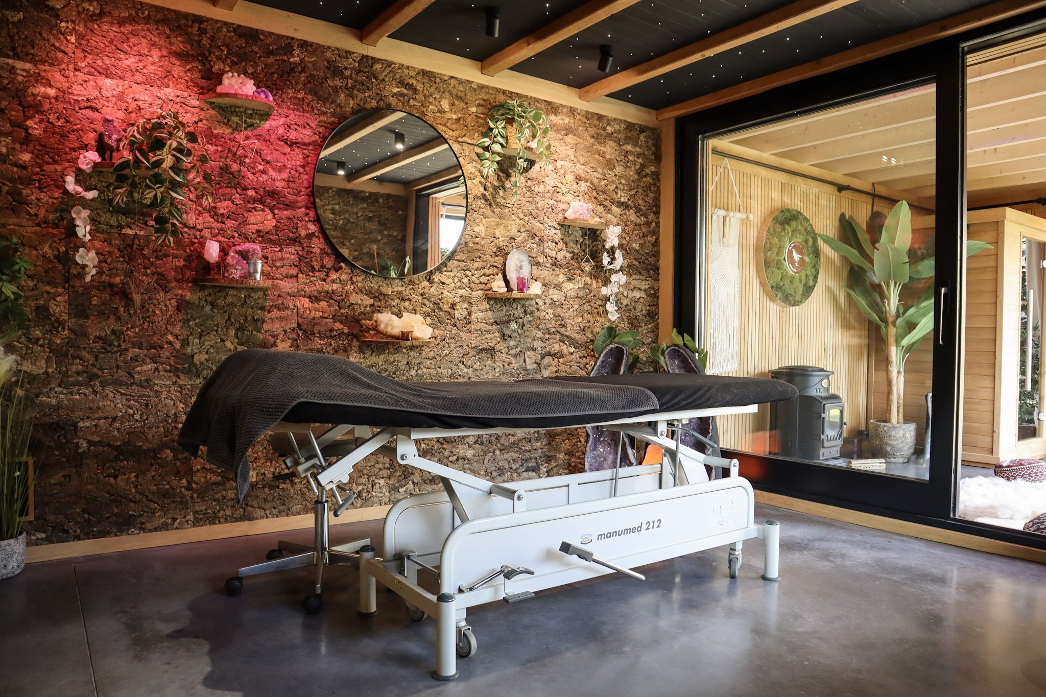 Diepe ontspanning tijdens energetische therapie sessie in praktijk in Beerse