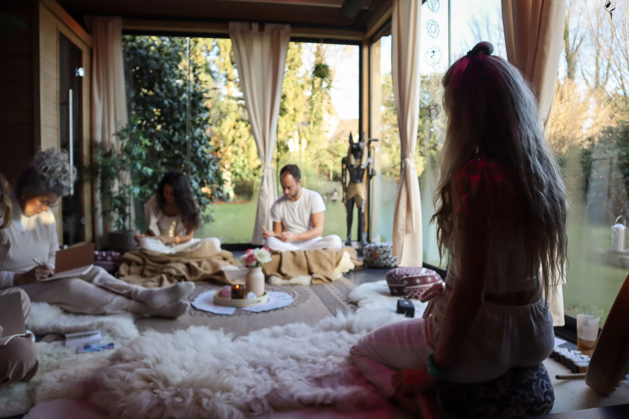 Kundalini activatie groepssessie in kleine groep bij Hong Yan Zi Ji onder begeleiding van Melissa Cuyt in Beerse