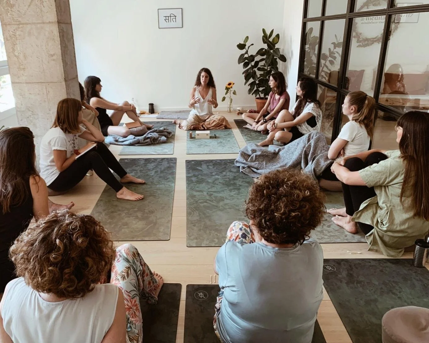 Encuentros online cada luna nueva + Meditación Yoga Nidra en directo