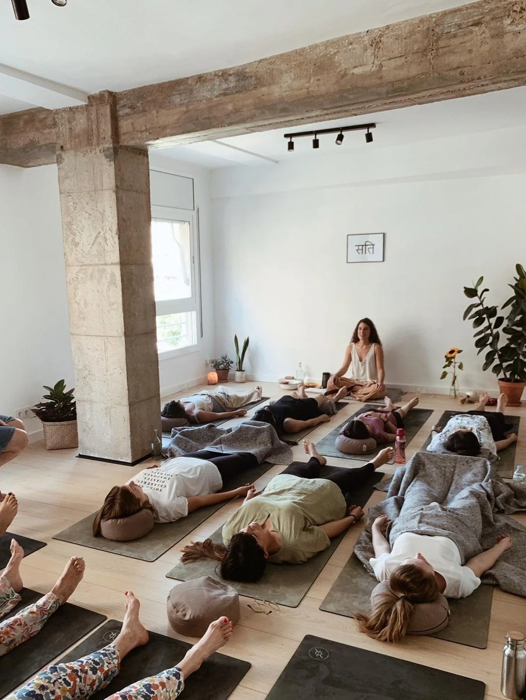 Encuentros online cada luna llena + Yin yoga en directo