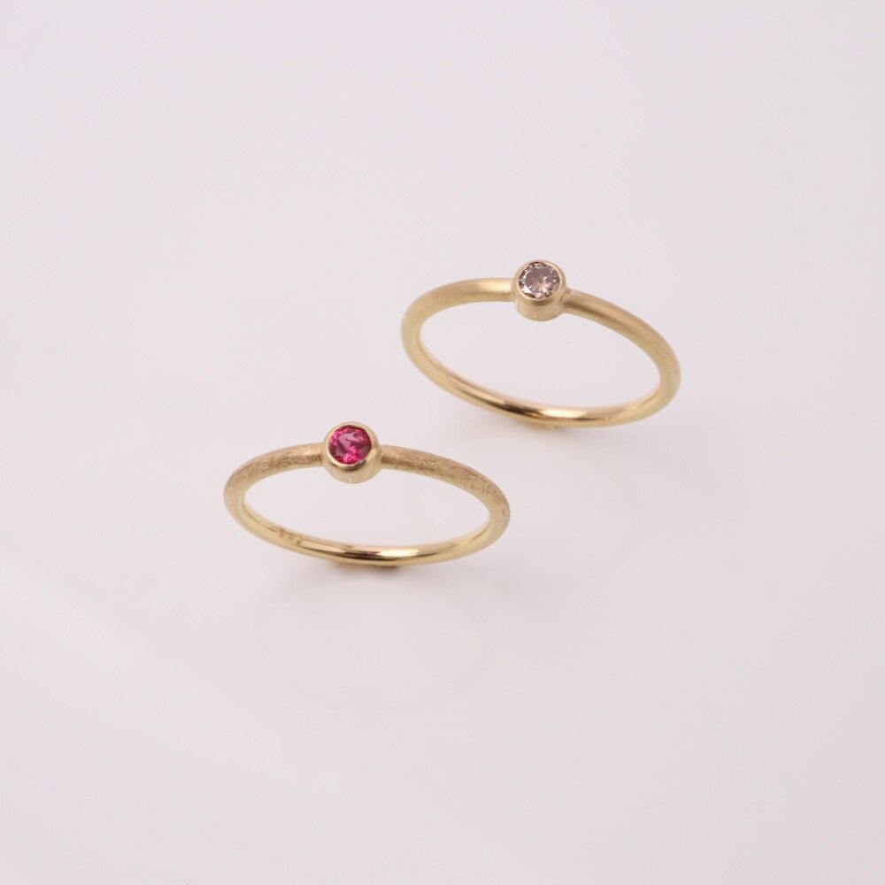 Schmuck_Langguth_Brillantring_und_Rubinring_Zarge_01.jpeg