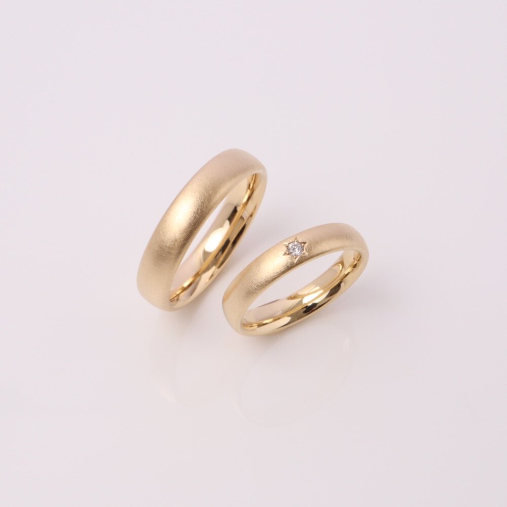 Schmuck_Langguth_Trauringe-Gold_Oval_Sternbrillant_02.jpeg
