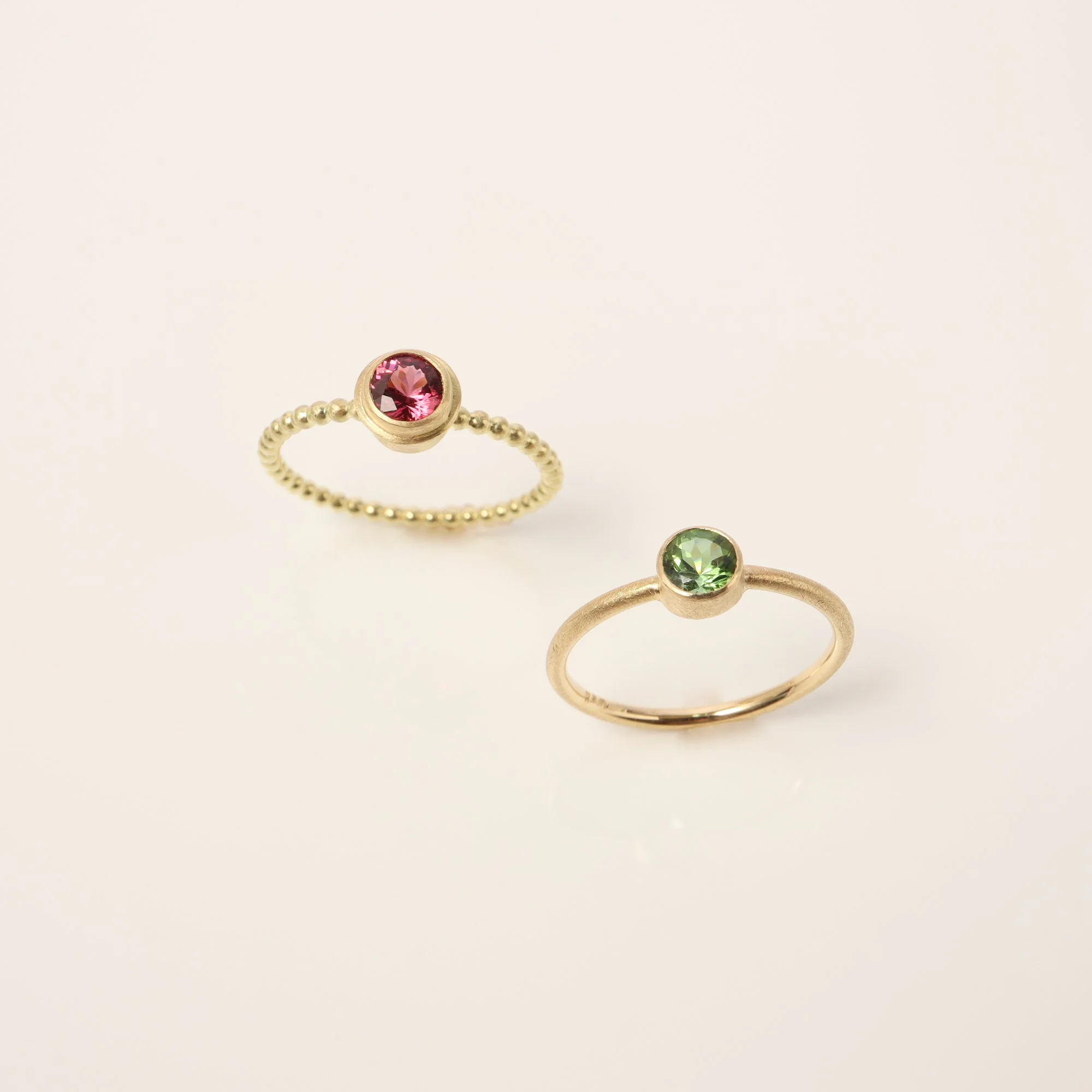 Granatring_750erGold_03_SchmuckLangguth.jpeg