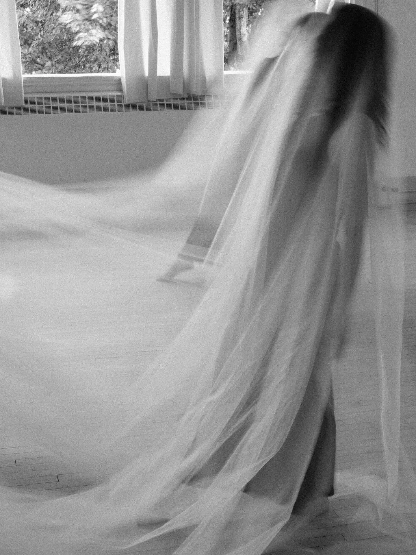 I love opportunities for creative collaboration. 
I made these photos with @olivia.rivardhill and @orhdance for their upcoming show Haunting to Healing, an immersive dance performance (at @mcguffeyartcenter on 10/25 for my local friends!). These feel