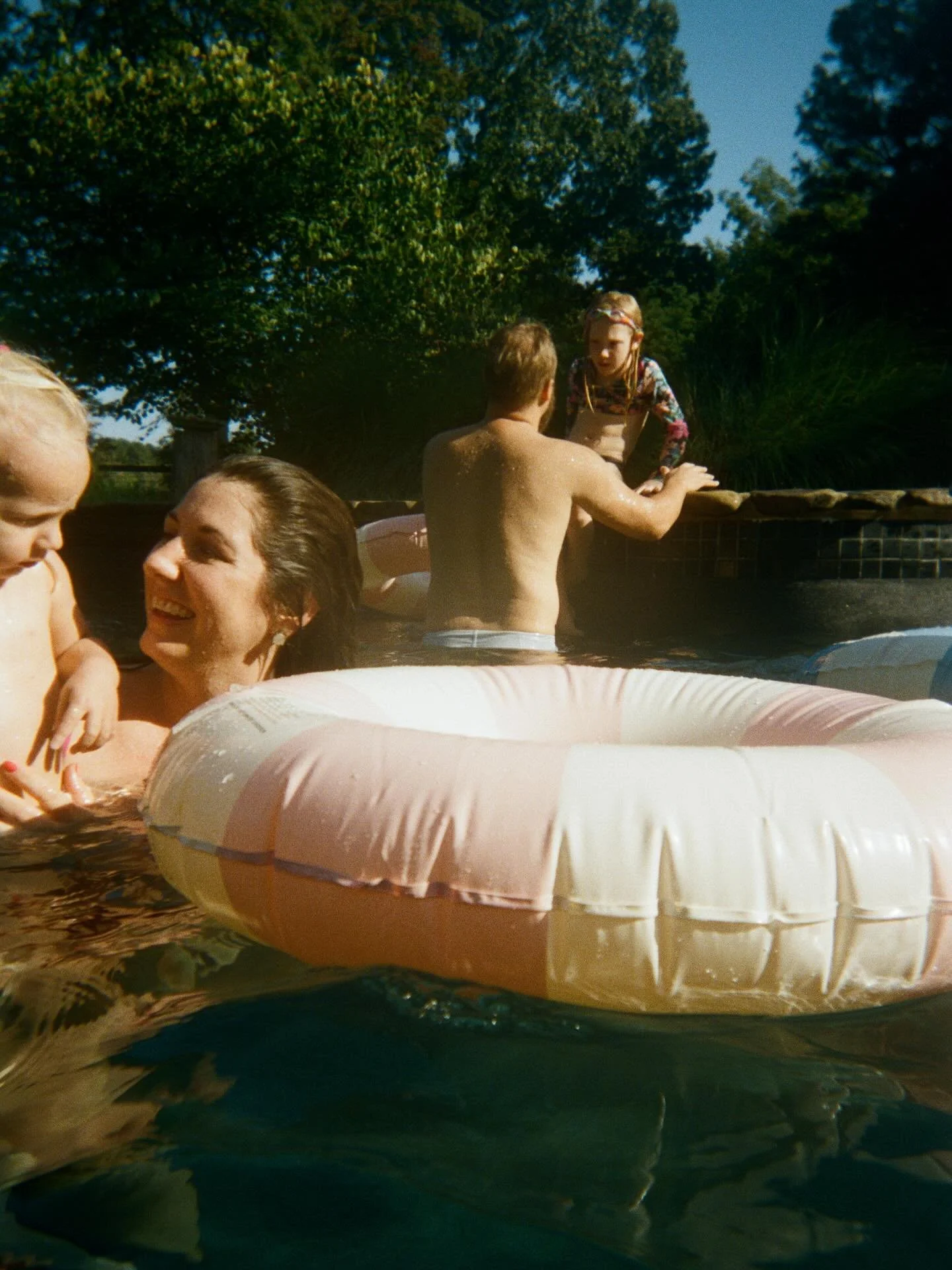 Currently in bed with a stomach flu/binging Netflix and ALSO obsessing over these dreamy photos of my family playing in the pool by @rachel.larsen.weaver. I love them.