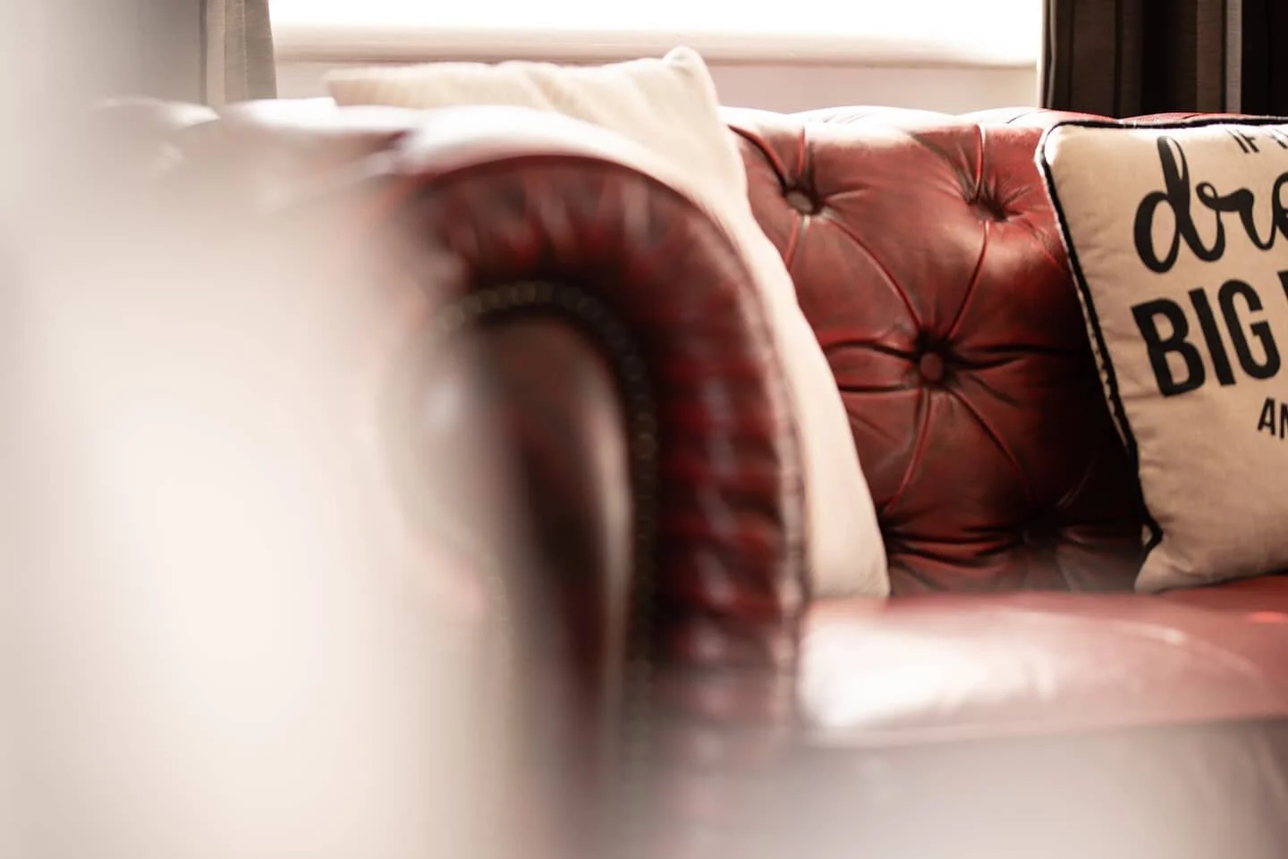 When purchasing this leather chesterfield couch we had afternoon naps in mind. ❤
.
.
.
.
.
.
.
.
.
.
#chesterfieldcouch#afternoonnaps#recharge#holiday#explore#travel#romaticgetaway#airbnbaustralia#bookingcom#heritagehouse#selfcontained#travelhobart#t