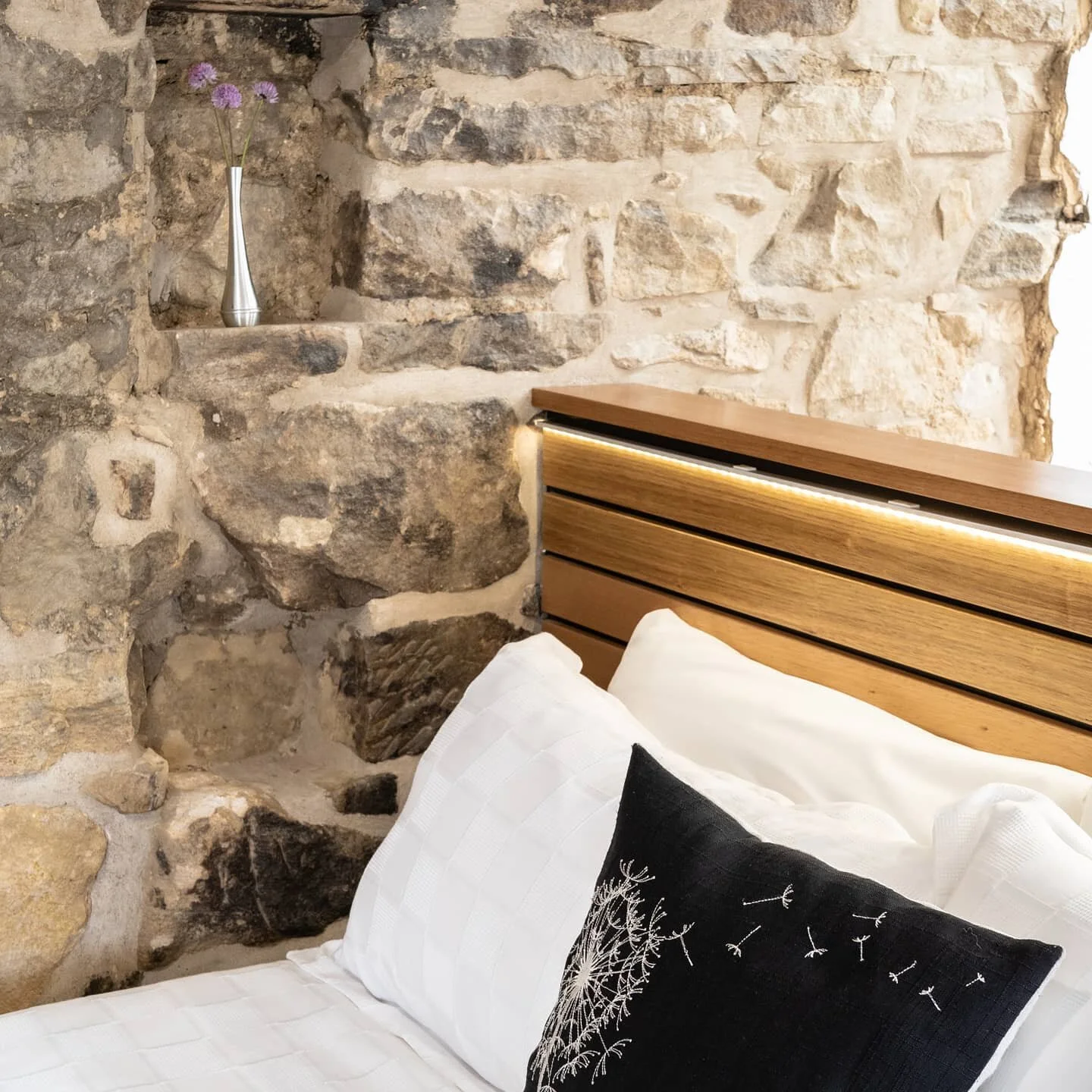 May your day be calm and full of meaningful connections. ❤
.
.
.
.
.
.
.
.
.
.
.
#theoffseason#tourismtasmania#hobarttown#hobartandbeyond#makingmemories#slowdown#travel#romanticgetaway#airbnbaustalia#holiday#touraustralia#familyholiday#heritagehouse#