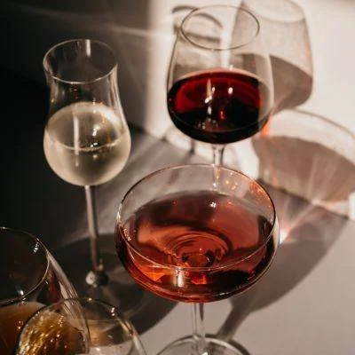 🌟 Top 5 Things to Do Nearby Sanctum Boutique Accommodation 🌟
Looking for local gems to explore during your stay? Here are some of my personal favourites:
- 🍷 Sip &amp; Savour with Apple Isle Wine Tours
Discover Tasmania&rsquo;s finest wines with a