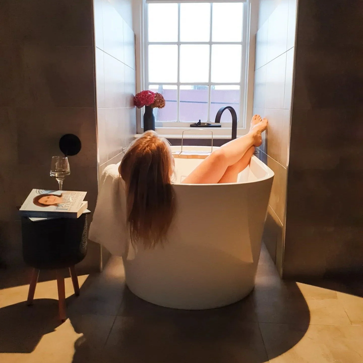I recently booked a little surprise Staycay for my Hubs and kids for us to be able to spend some quality time together, get out of the house, do something different, leave the washing, not cook etc etc.. 
They had the best time ever... Highly recomme