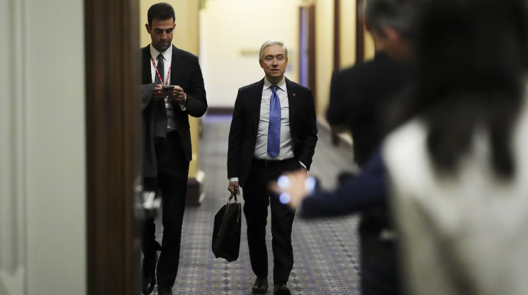 François-Philippe Champagne devra rester en gare pour le projet de&nbsp;TGV