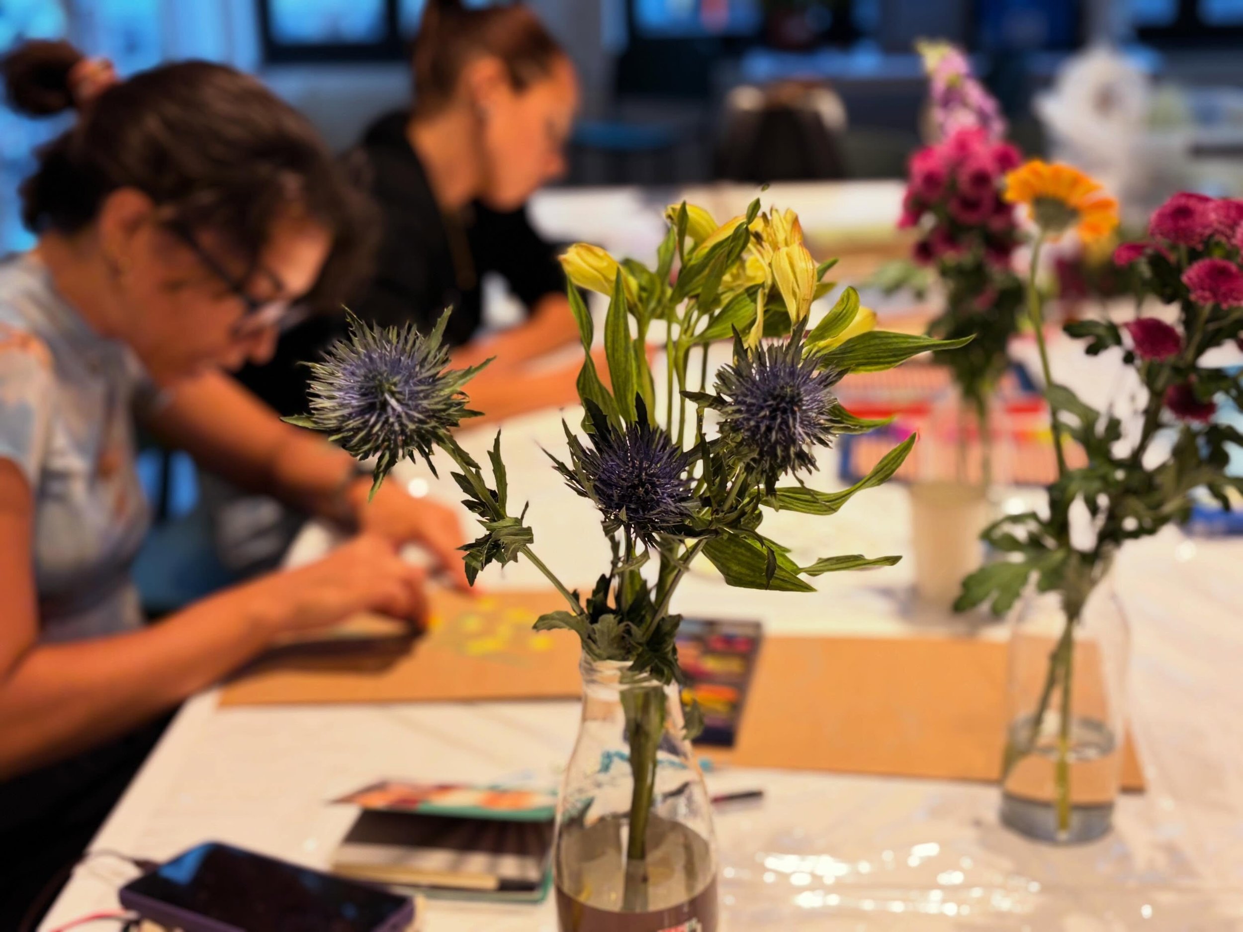 Last week at Illustratie Labo, we had a rather wonderful time exploring the world of botanical drawings. 💐We discovered how form and colour can really come alive through different materials and techniques. The results were truly amazing, 🌷and we al