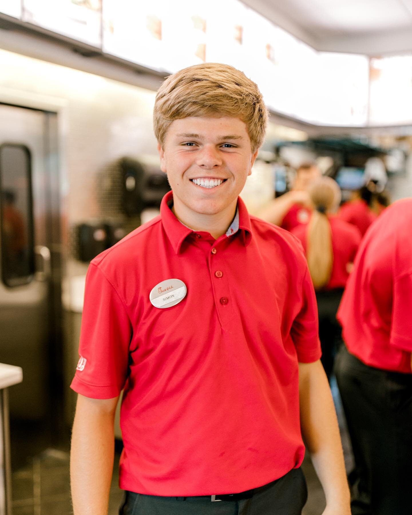 Happy Monday from Simon! 👋 BTW: Do you have our CFA One App?! We just sent out 500 free peach milkshakes 🍑 We love treating our App members! ❤️ Download our free App and scan it at every CFA visit to earn points towards free food!