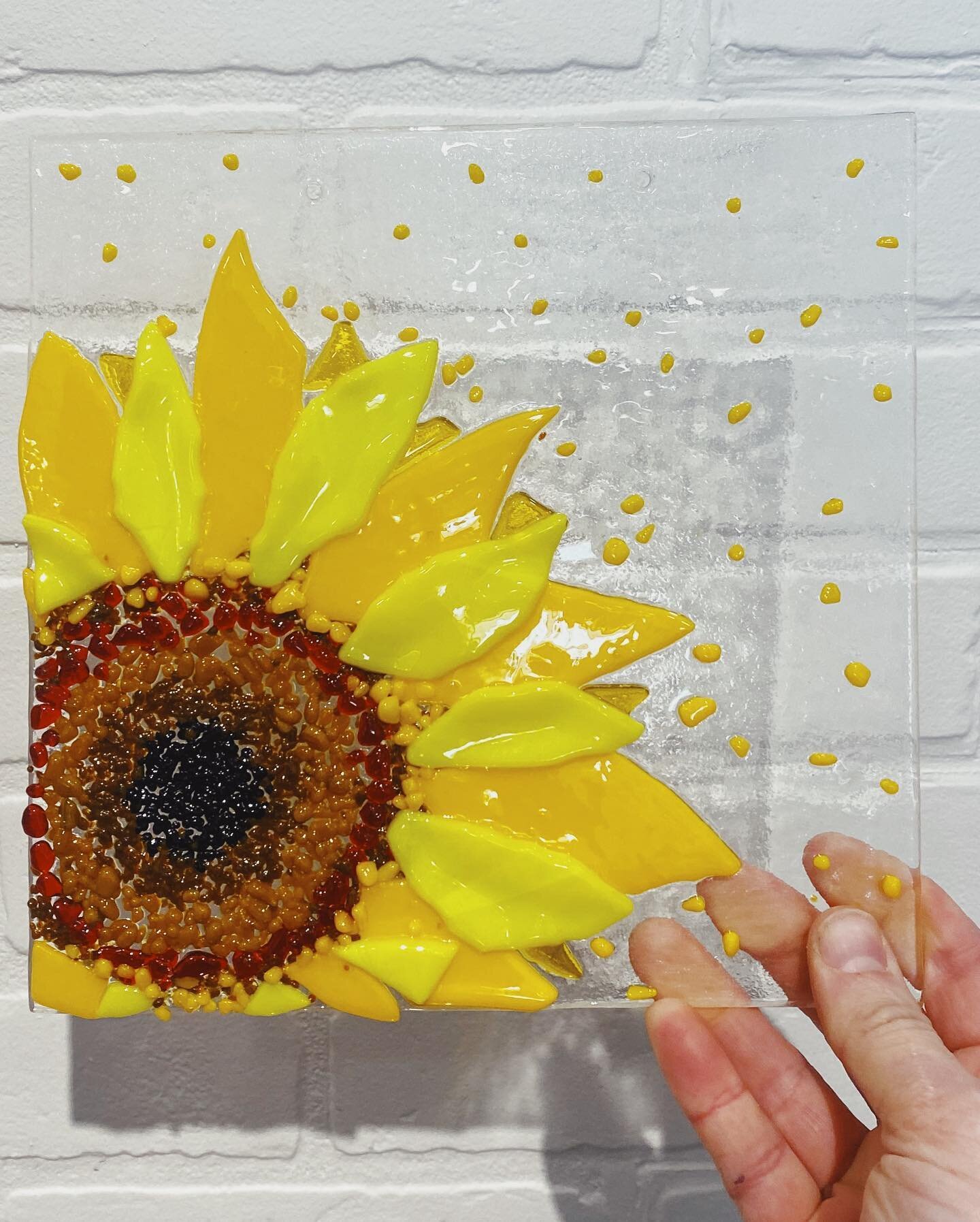 Sunflowers for Ukraine fundraiser at Spring Street Studios! Sunflowers are a Ukrainian symbol of peace. All proceeds from sunflower suncatchers will be matched by a local foundation and donated to the Red Cross Ukrainian Relief Fund. &hellip;#sunflow