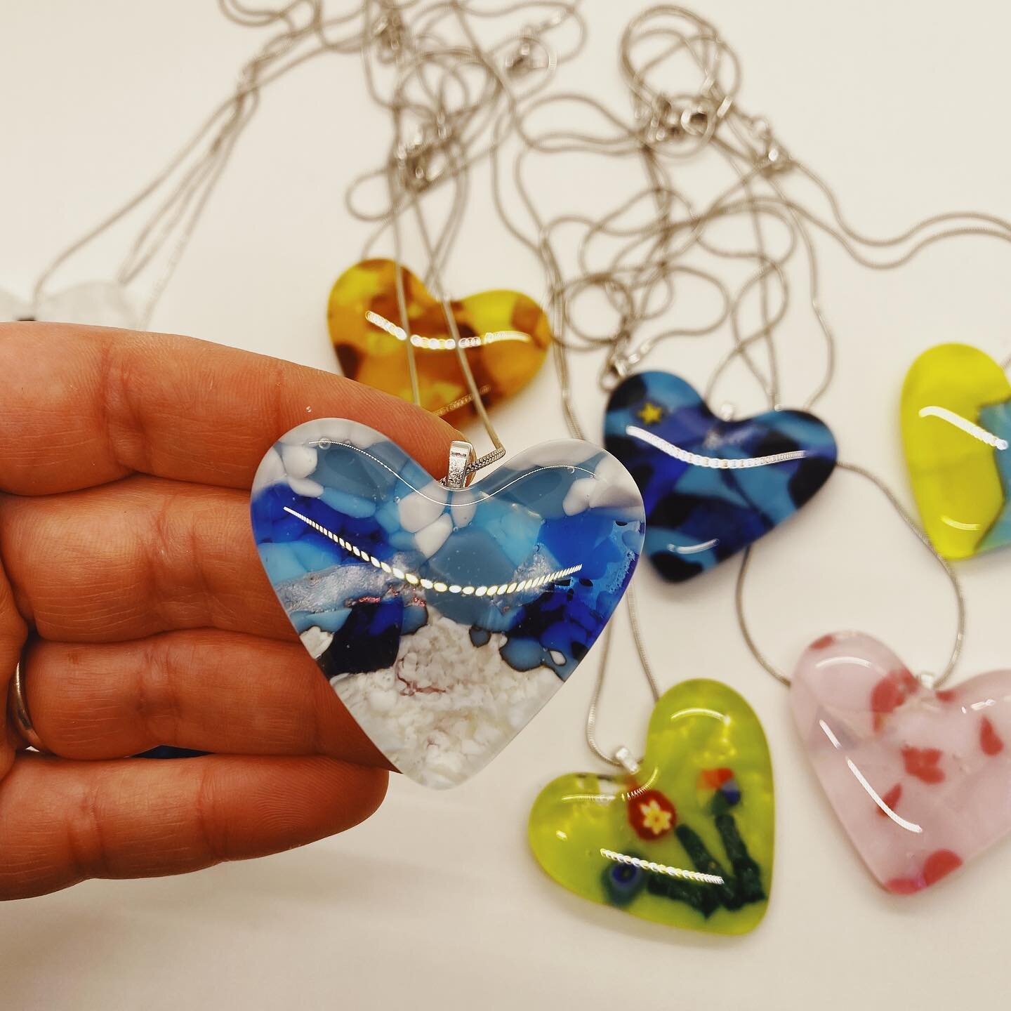 Coming soon! &hellip;.Make your own cast heart pendant. Mother&rsquo;s Day pendants available now. 
&hellip;..#mothersdaygift #smallbusiness #artclasses #glassforsale #heart #butlercountyexploremore