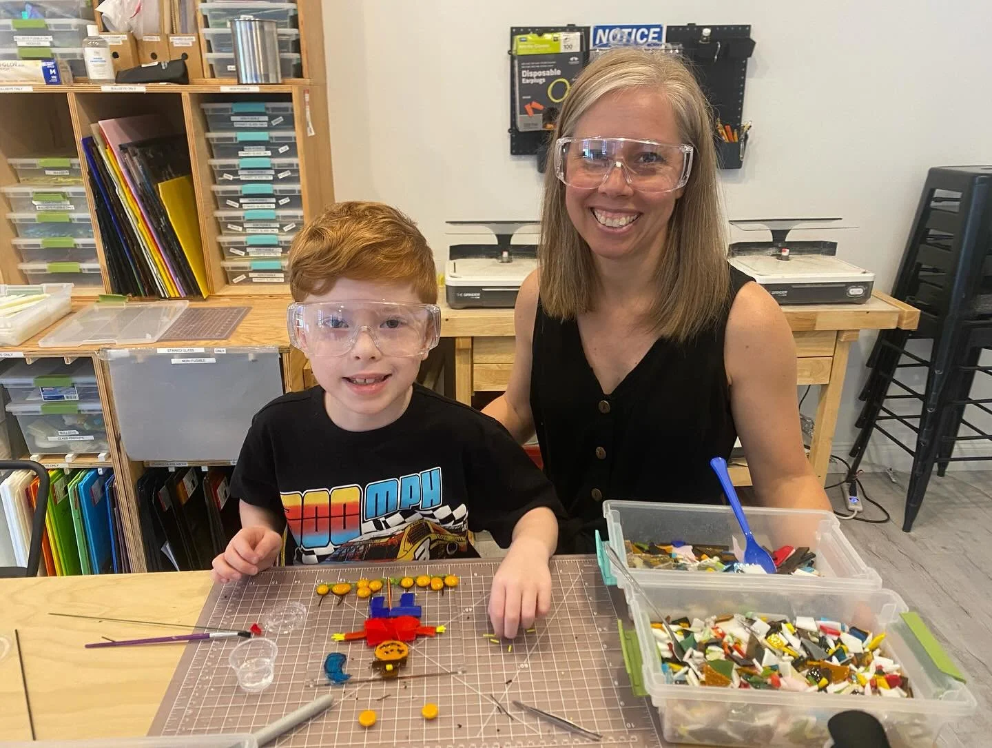 🎃🧡🩵 it&rsquo;s all in the details! Thanks to some more great makers. Drop ins available Saturday 12-6 and Sunday 12-4 zelieglass.com