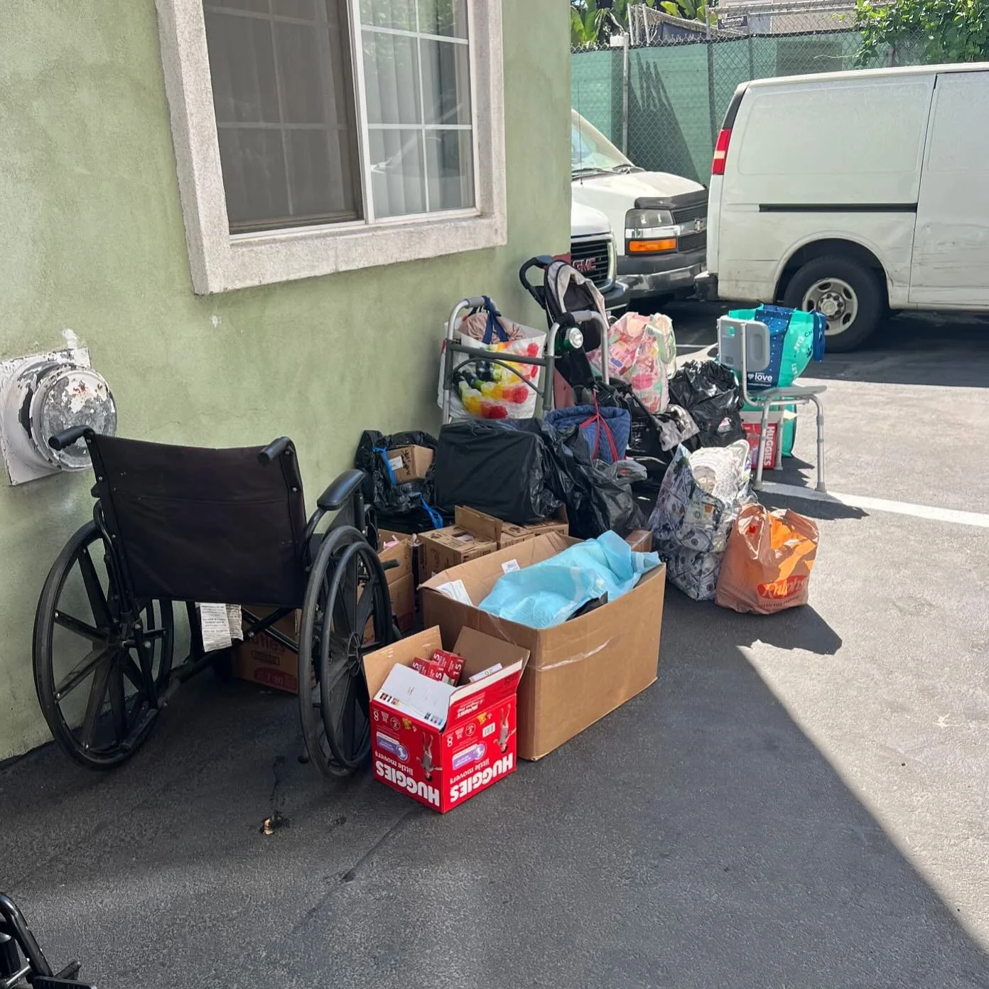Today, a family of 3 including a 16-year-old with an autoimmune disease was left without shelter after being kicked out of a hotel for exceeding their stay limit. In 90° heat, they reached out with nowhere to go, no credit card, and no options le