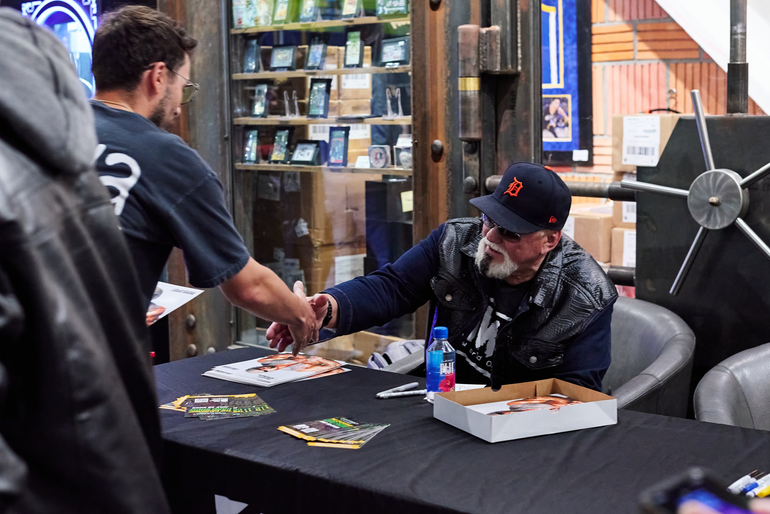 20250510_BIG NIGHT LIVE_CAUSEWAY CARD SHOW_[141] - @ERIKLORCH.jpg