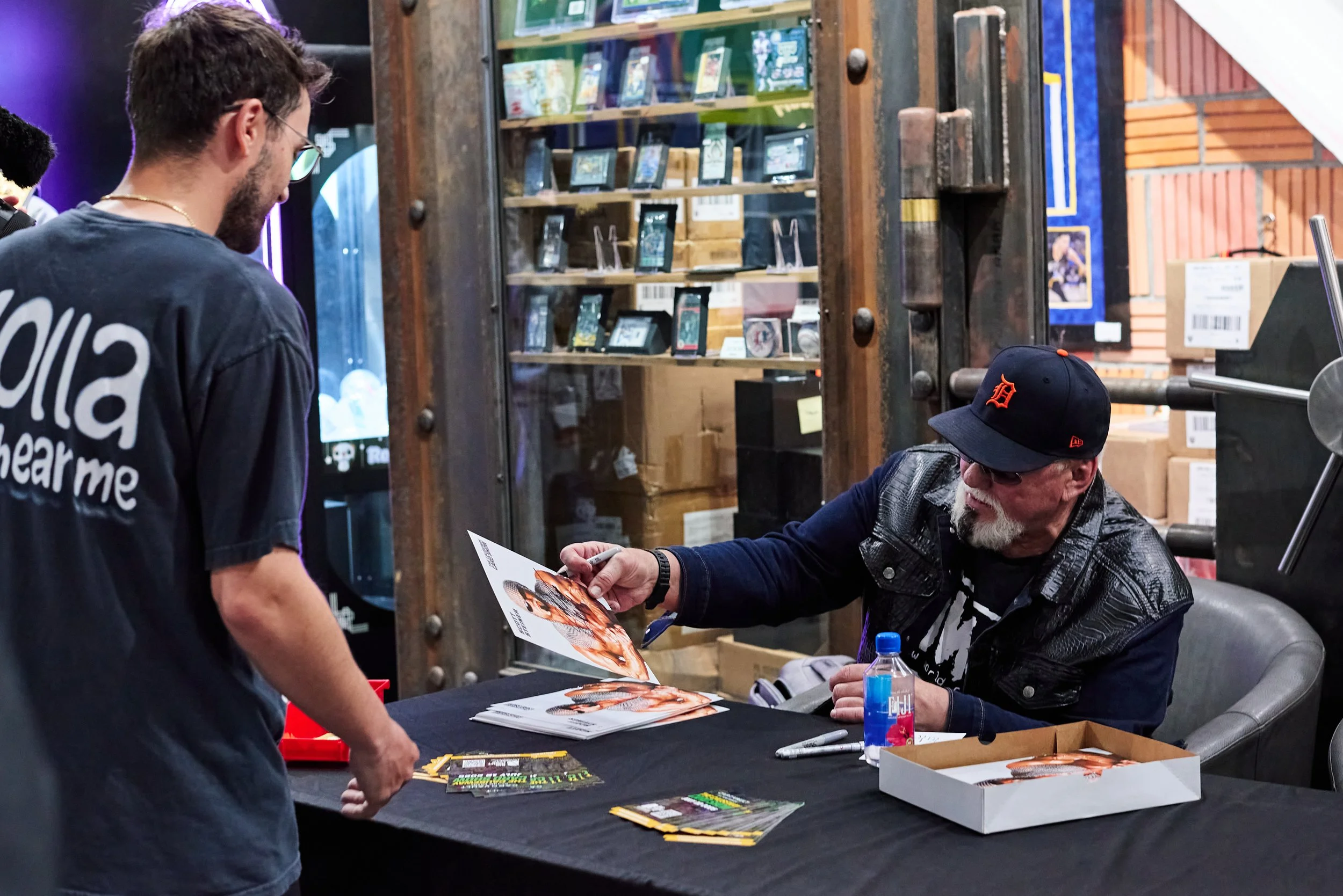 20250510_BIG NIGHT LIVE_CAUSEWAY CARD SHOW_[140] - @ERIKLORCH.jpg