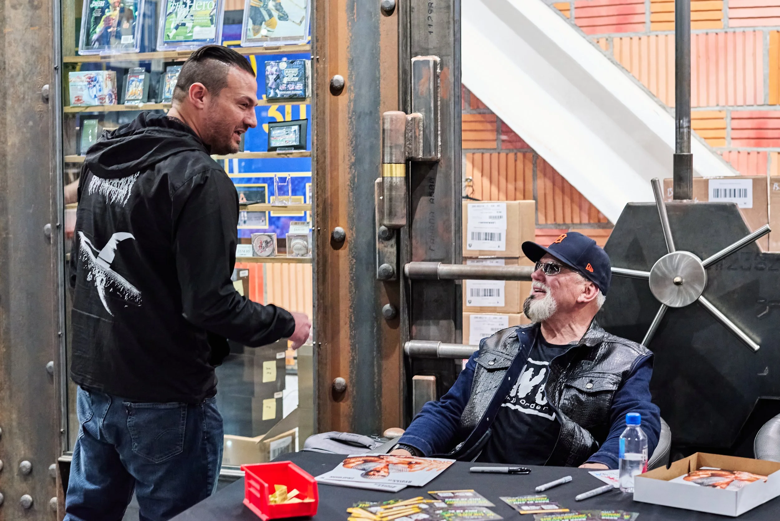 20250510_BIG NIGHT LIVE_CAUSEWAY CARD SHOW_[155] - @ERIKLORCH.jpg