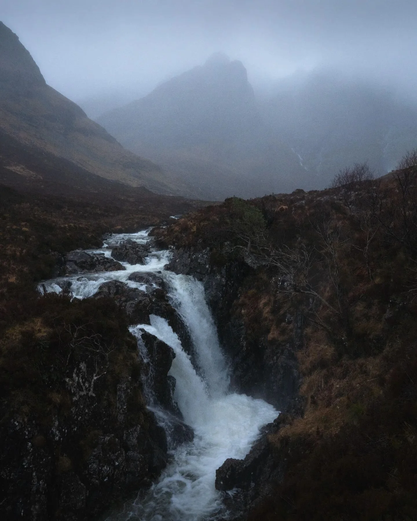 The skye is the limit.
.
.
#travelnow #adventurers #natureshots #naturehippys_ #naturephotography #natures #natureshooters #naturecaptures #natureinfocus #natureview #nature_pics #mountainscape #mountainlove #mountainstories #mountaintrip #mountaingr