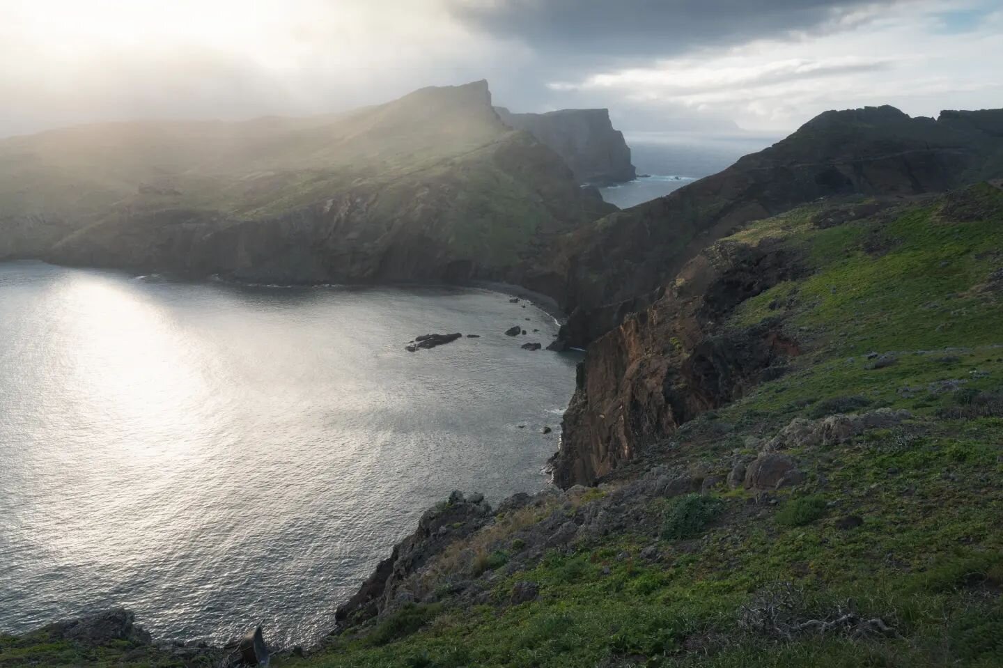 Break through.
.
.
#travelnow #adventurers #natureshots #naturehippys_ #naturephotography #natures #natureshooters #naturecaptures #natureinfocus #natureview #nature_pics #mountainscape #mountainlove #mountainstories #mountaintrip #mountaingram #hiki