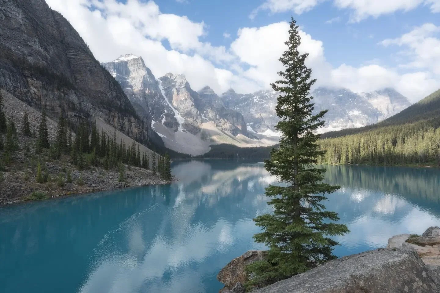 Moraine lake.
.
.
#travelnow #adventurers #natureshots #naturehippys_ #naturephotography #natures #natureshooters #naturecaptures #natureinfocus #natureview #nature_pics #mountainscape #mountainlove #mountainstories #mountaintrip #mountaingram #hikin