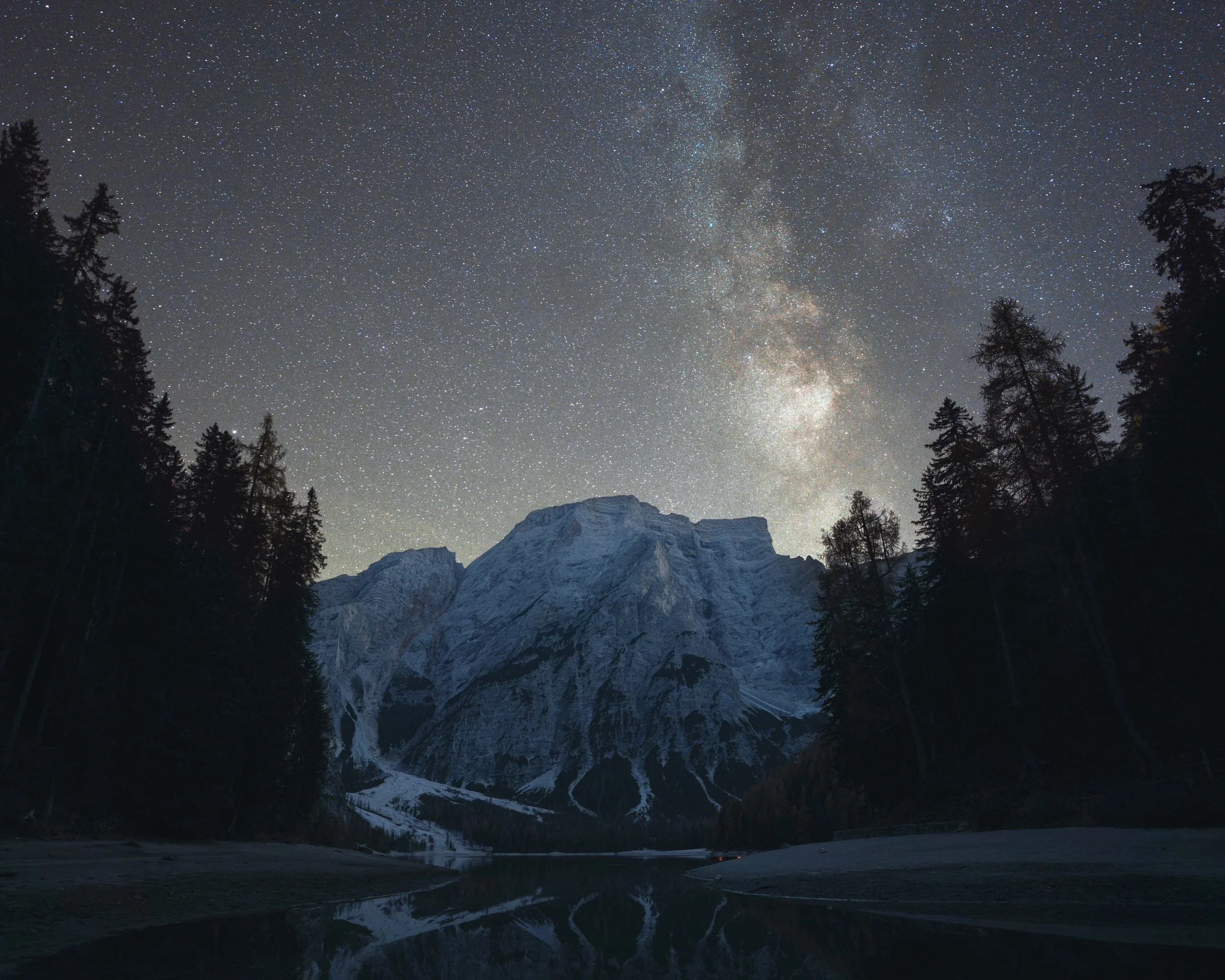Lago di Braies astro large Final.jpg