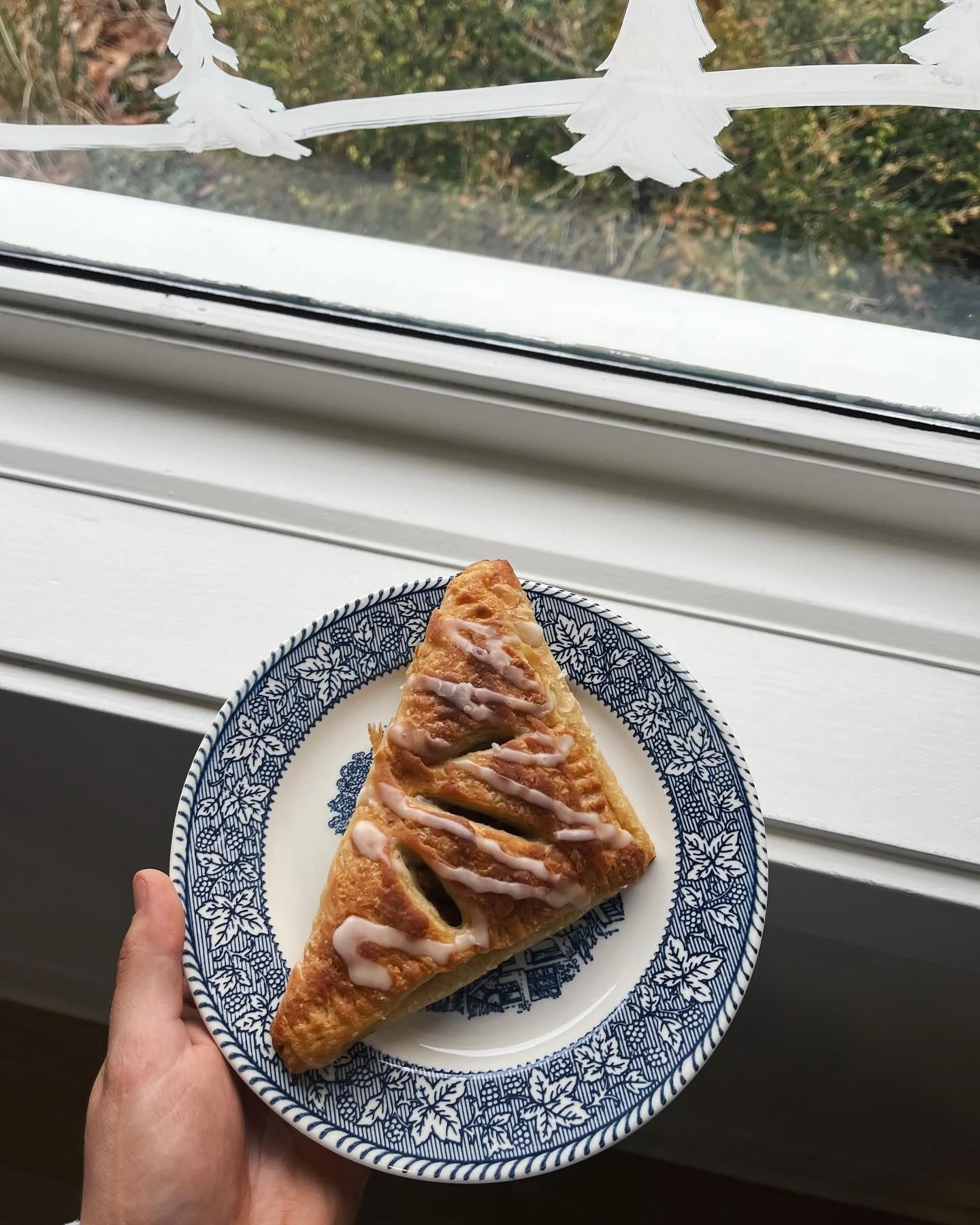 We are back! Stop in for our new favorite pair, a @freshiesbakery Apple Turnover and a drip coffee βοΈπ. Open 8-4pm.
-
#freshiesbakery #downtowndewitt #dewittmichigan #dewittpanthers #midmichigan #lansingmichigan #eastlansing #msu #spartans